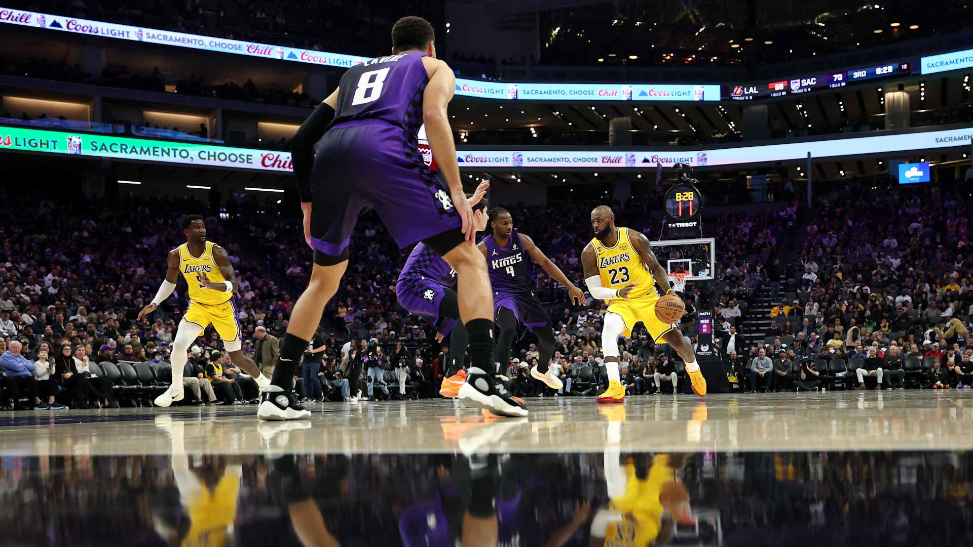 لوس أنجليس ليكرز يتعثر للمباراة الثالثة توالياً في السلةالأميركية  