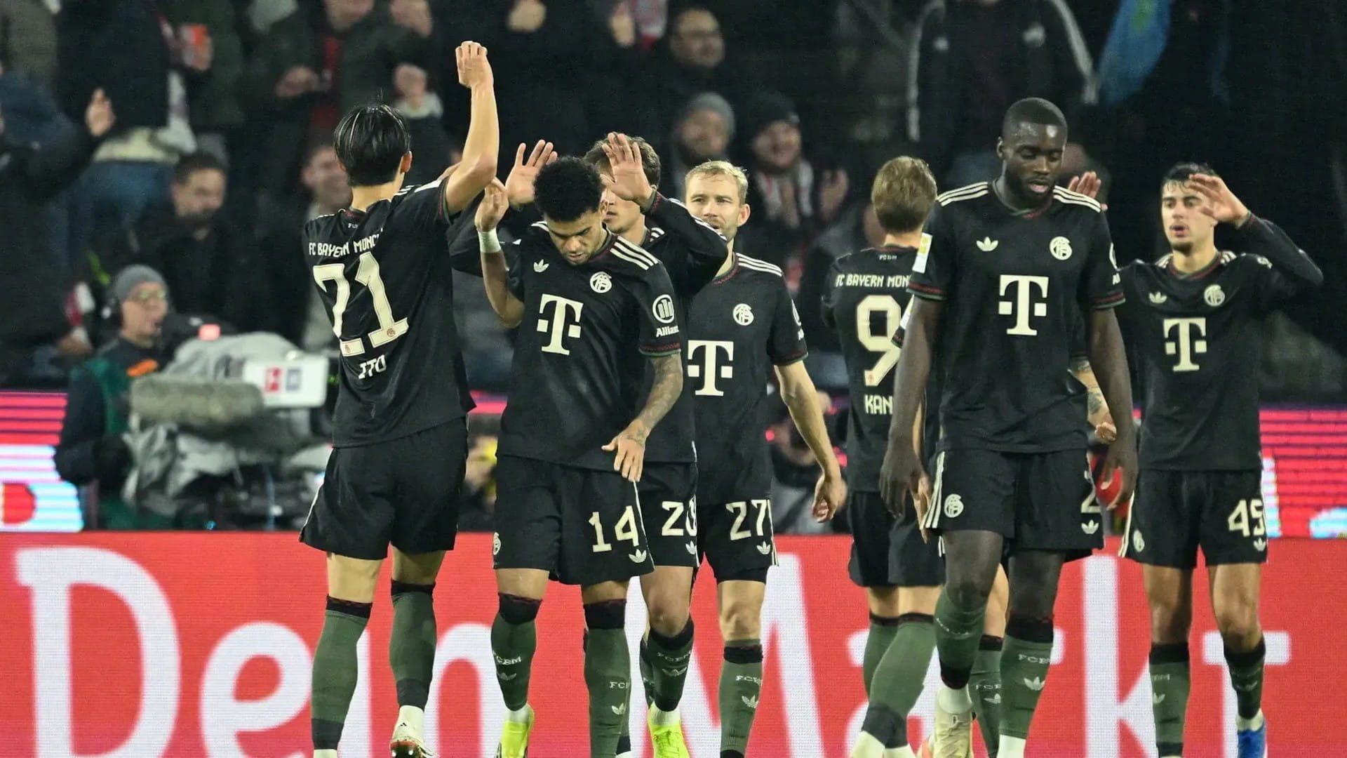 Bayern Munich overcomes Cologne and grips the Bundesliga lead
