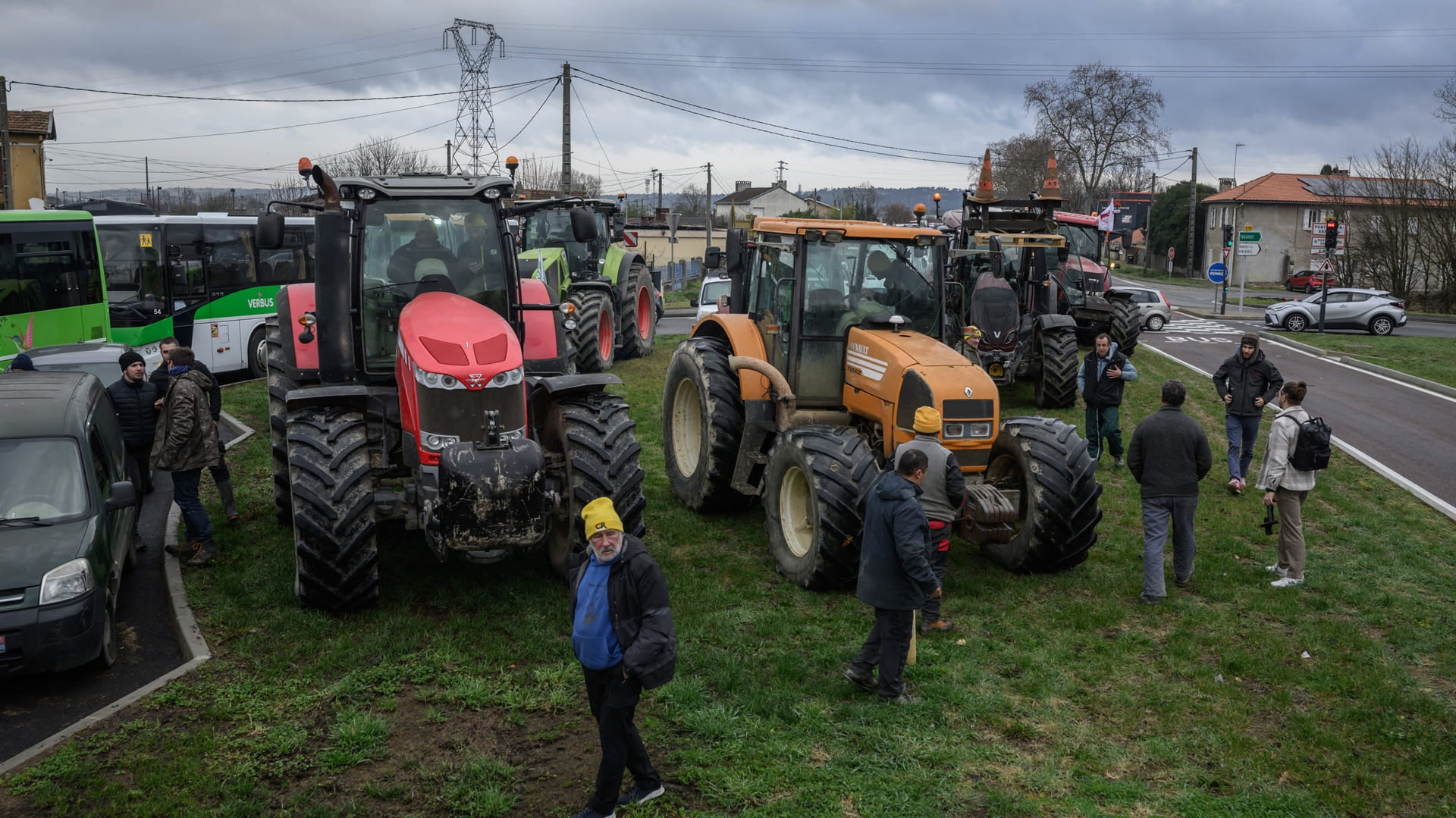 Fifty French farmers arrested after entering Ministry building 