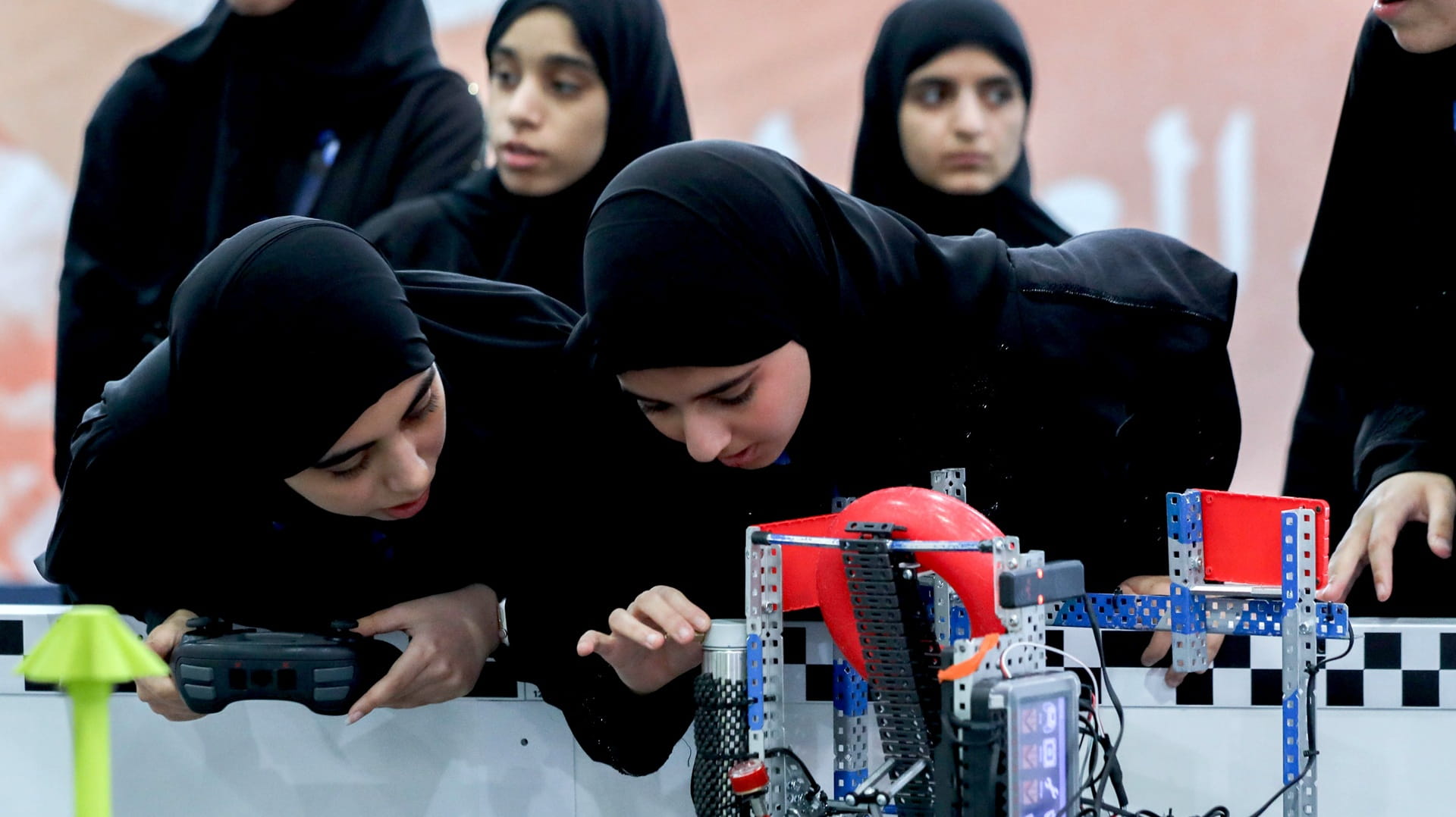 ربع قرن للعلوم والتكنولوجيا يطلق موسمه للابتكار بمحطة تحرك العقول  