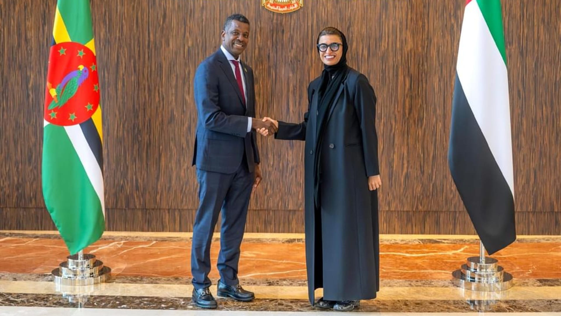 نورة الكعبي تبحث ووزير خارجية كومنولث دومينيكا تعزيز العلاقات