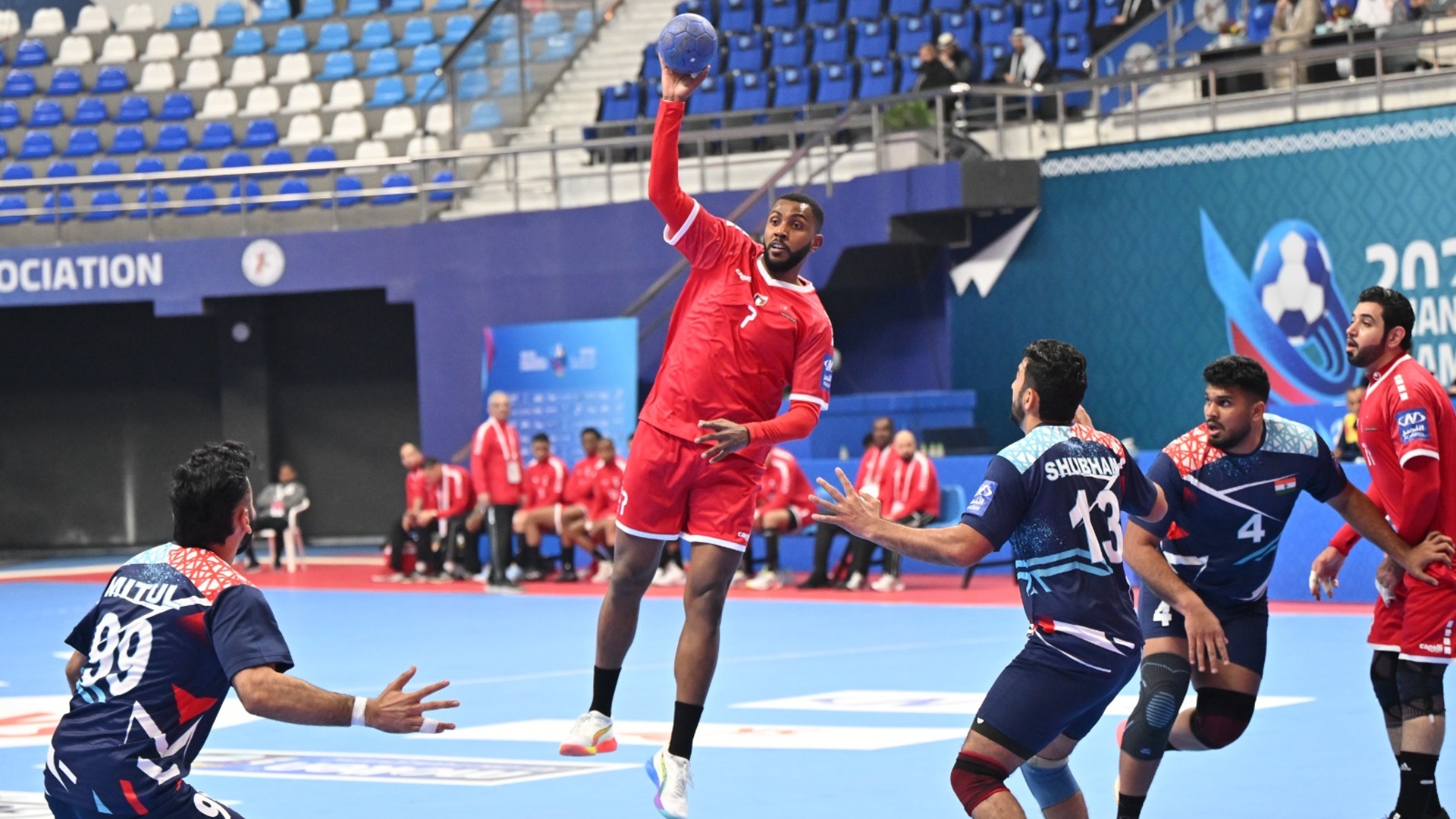 صورة بعنوان: منتخبنا لكرة اليد يواصل تألقه بالآسيوية بالفوز على الهند 