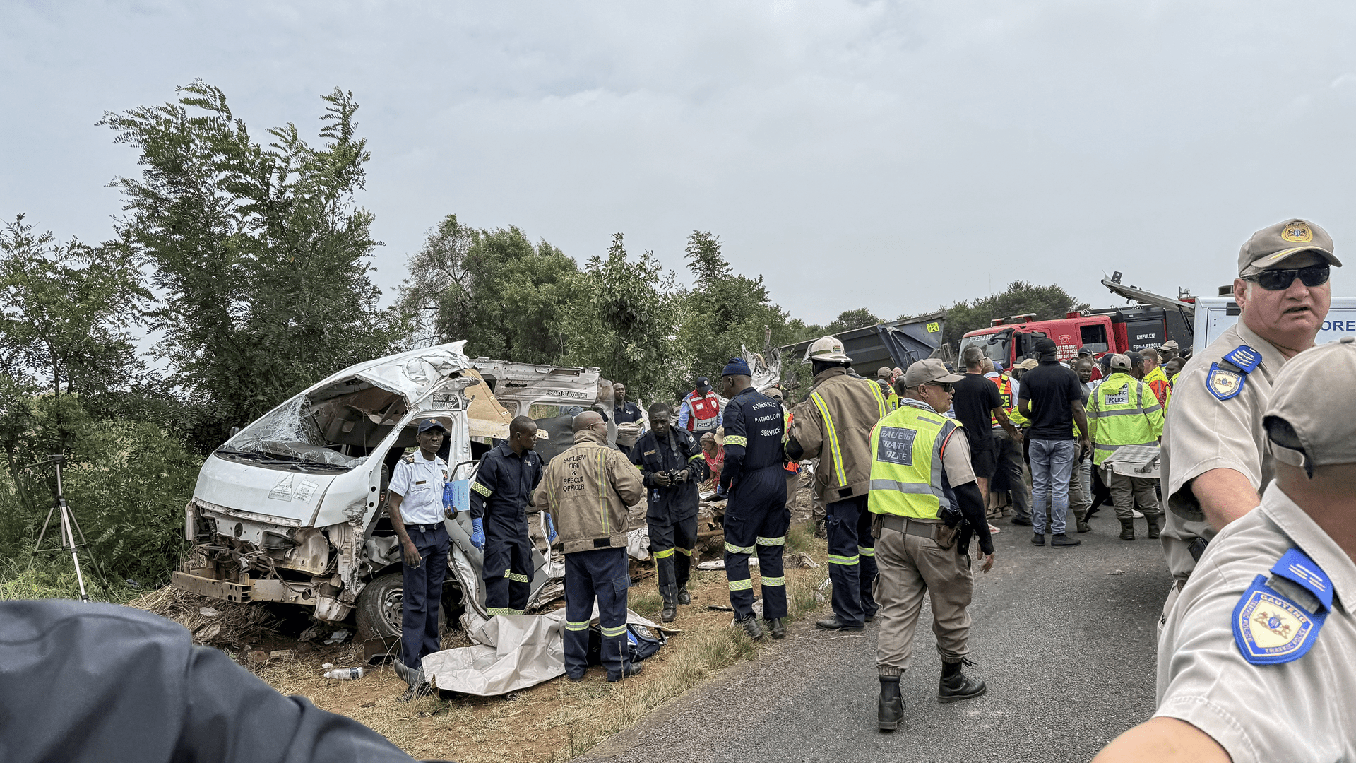 في جنوب إفريقيا.. حادث اصطدام مروع لحافلة طلاب بشاحنة يخلف 12 وفاة