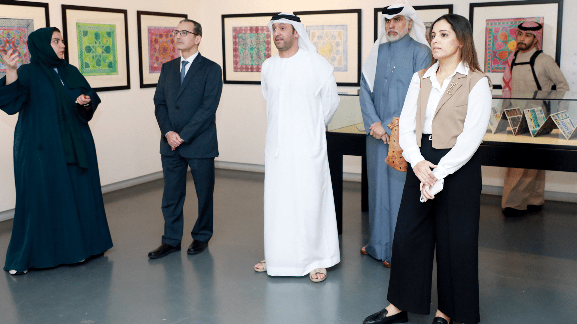 القنصل العام لمصر يزور مهرجان الفنون الإسلامية في الشارقة 