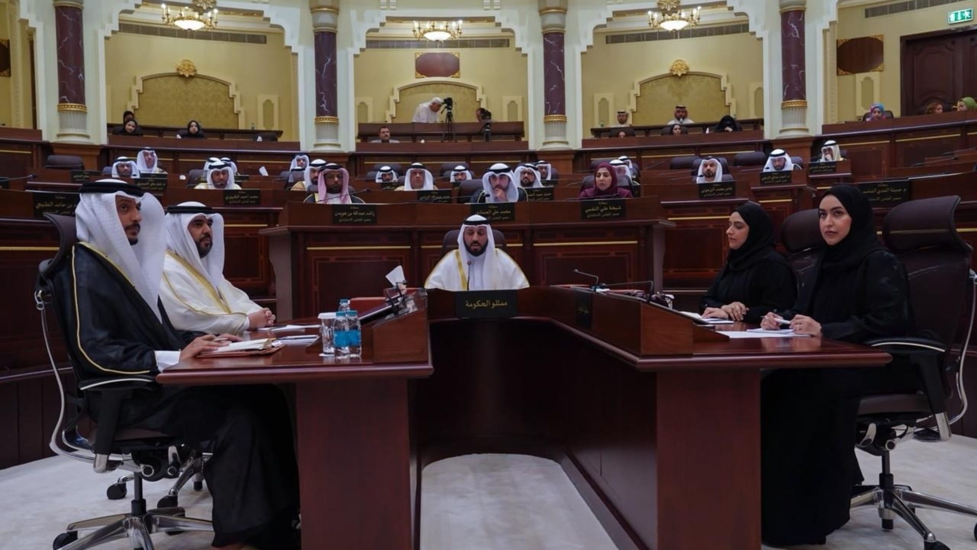 "استشاري الشارقة" يستعرض خطط الموارد البشرية لبناء كوادر مستدامة 