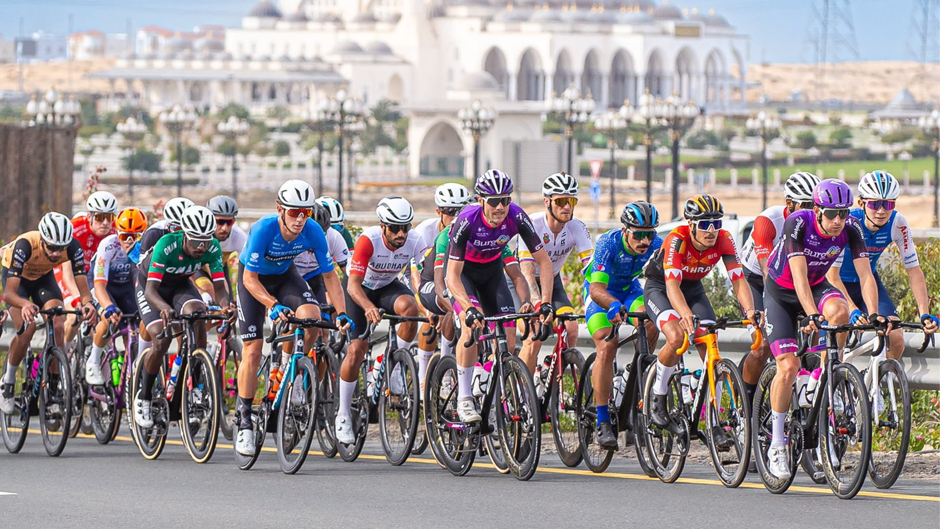 الشارقة الرياضية توظف أحدث التكنولوجيا في نقل "طواف الدراجات" 