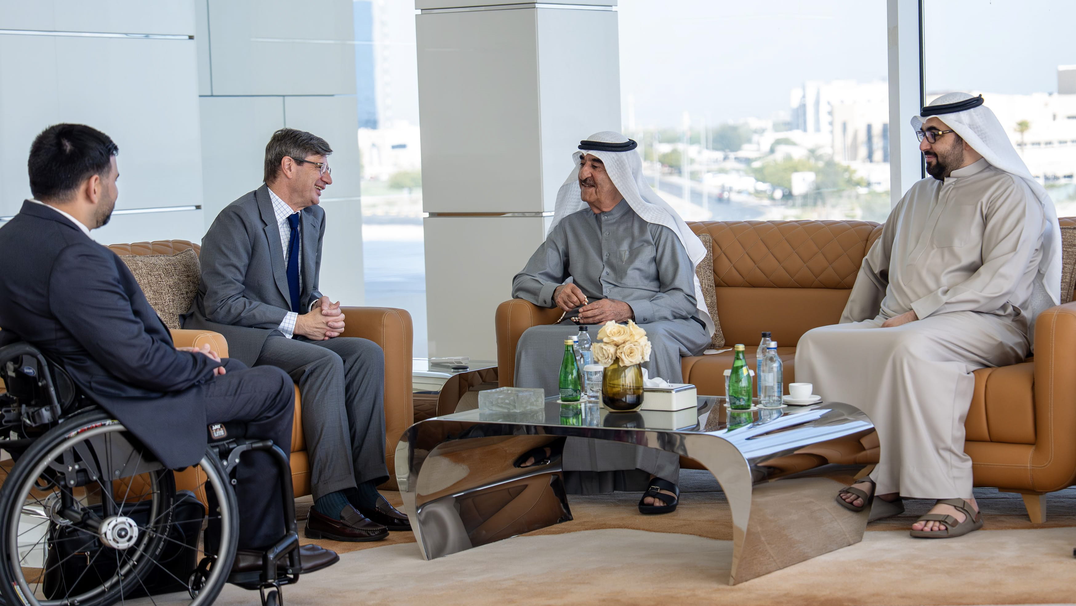 حاكم أم القيوين يستقبل السفير الفرنسي