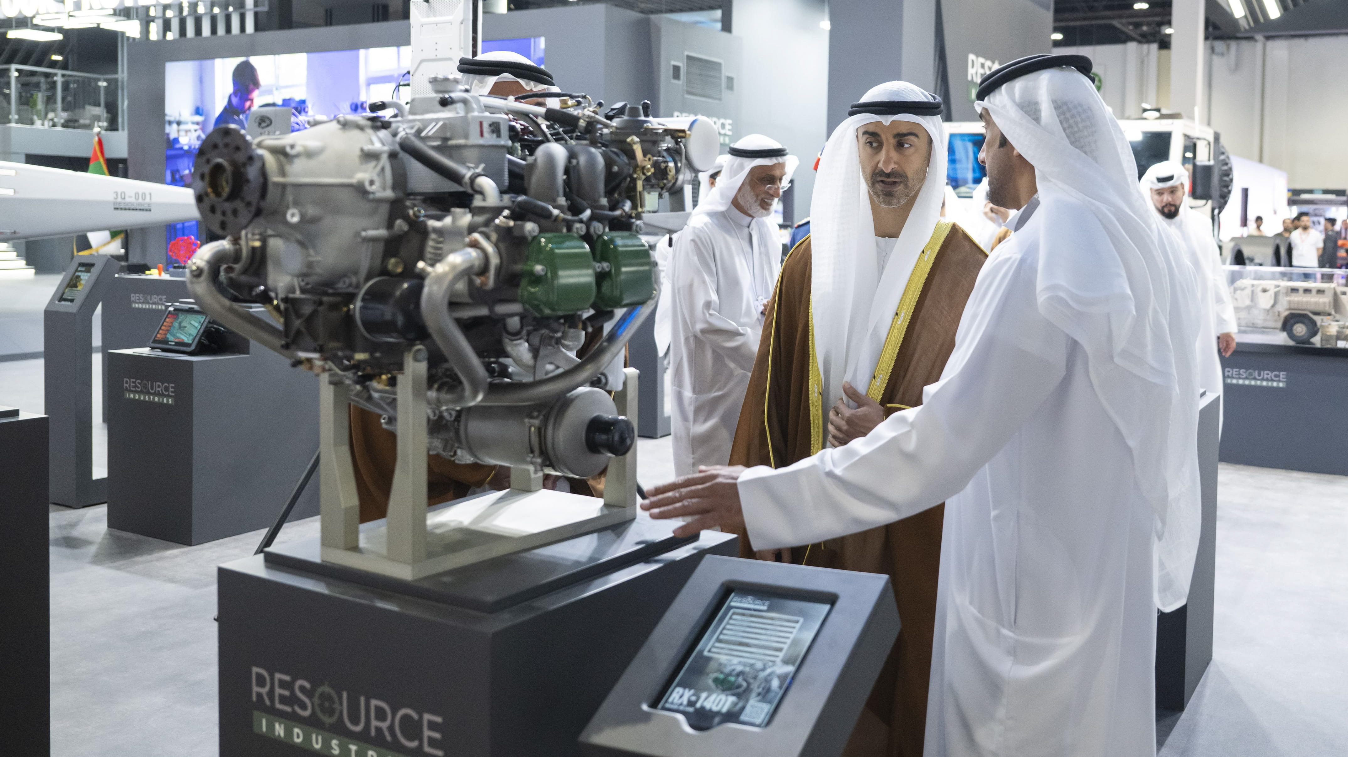 حمدان بن محمد بن زايد يفتتح الدورة الـ7 لمعرضي "يومكس" و"سيمتكس" 