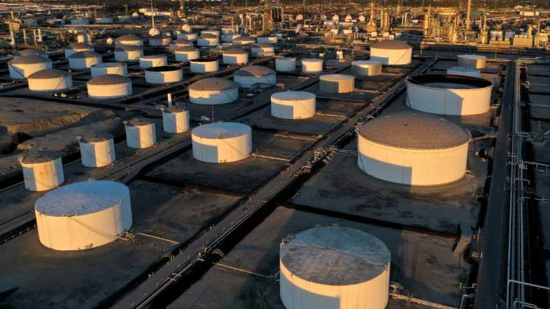 أسعار النفط تتأرجح صعوداً وهبوطاً وسط ترقب التطورات بشأن غرينلاند 