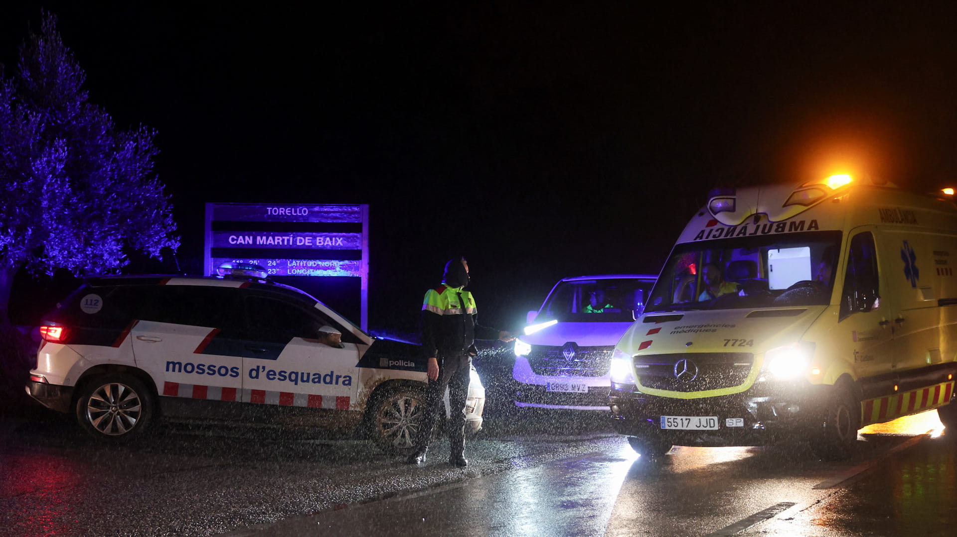 وفاة السائق وإصابة 4 بجروح في حادث خروج قطار جديد عن سكته بإسبانيا