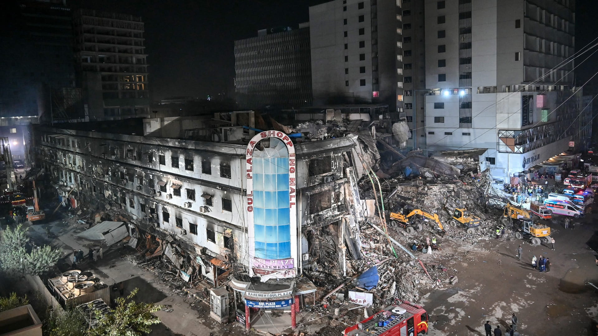 حصيلة ضحايا الحريق في مركز تجاري بباكستان ترتفع إلى 55 شخصاً 