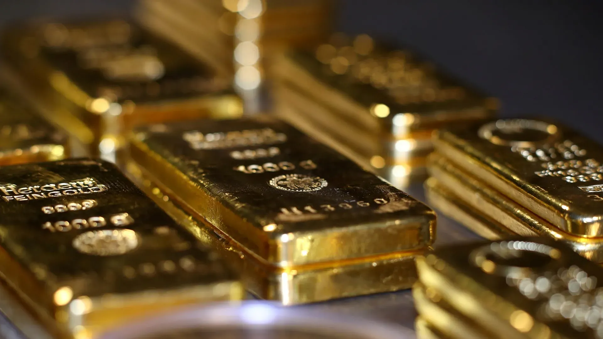 Gold prices fall on Thursday