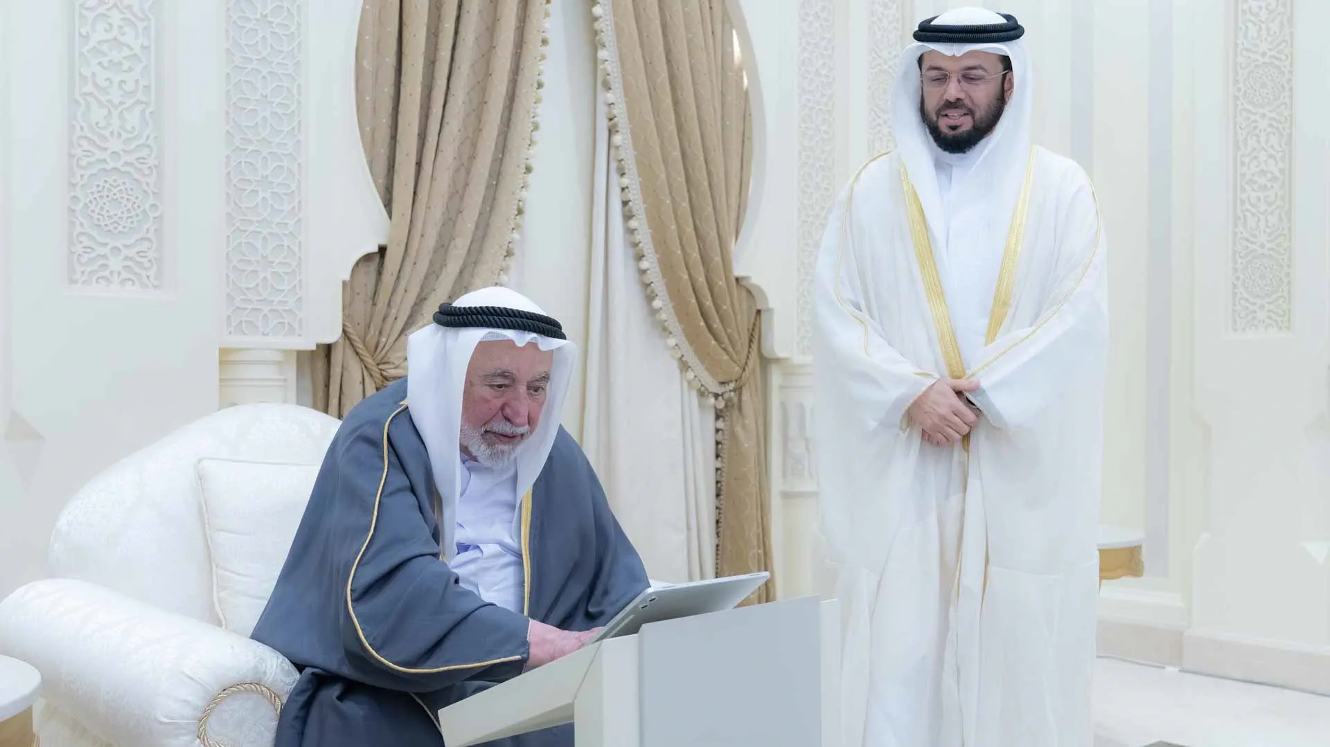 Sharjah Ruler observed the smart app