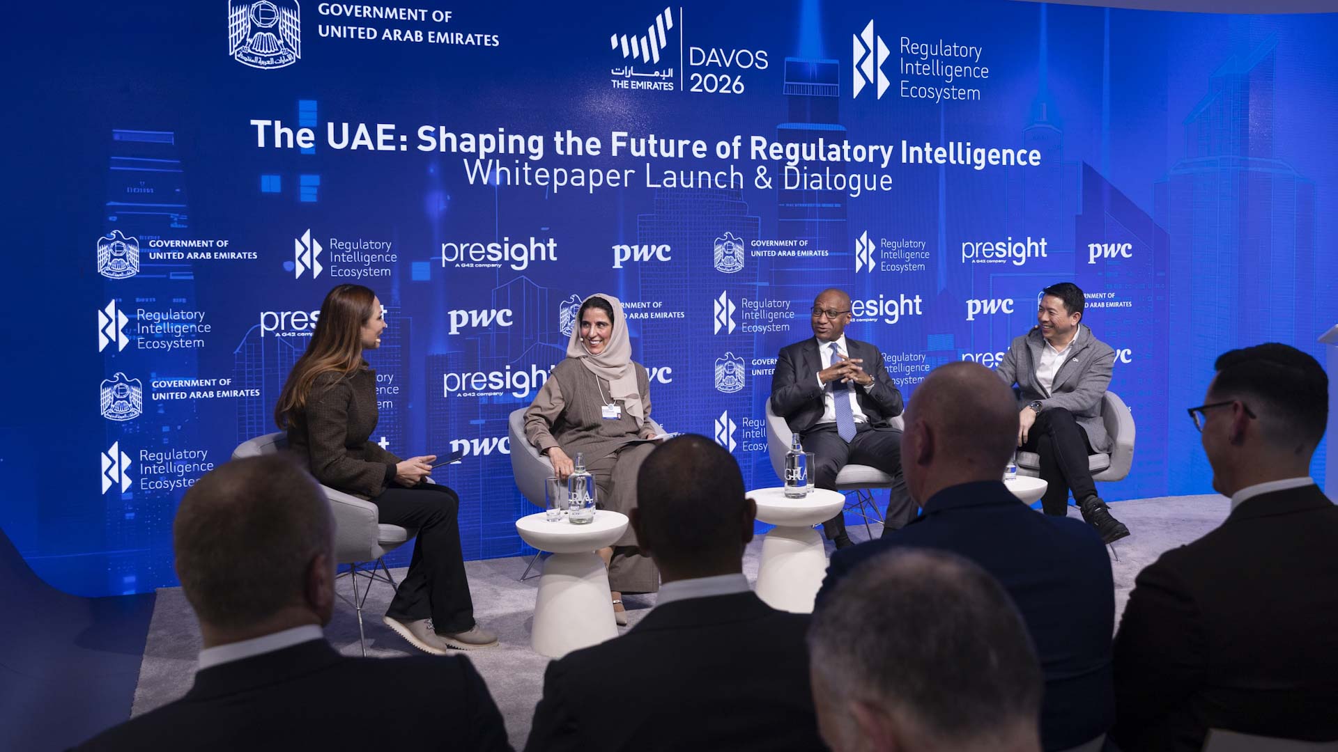 الإمارات ترسم ملامح التشريع الذكي بورقة بيضاء عالمية في دافوس 