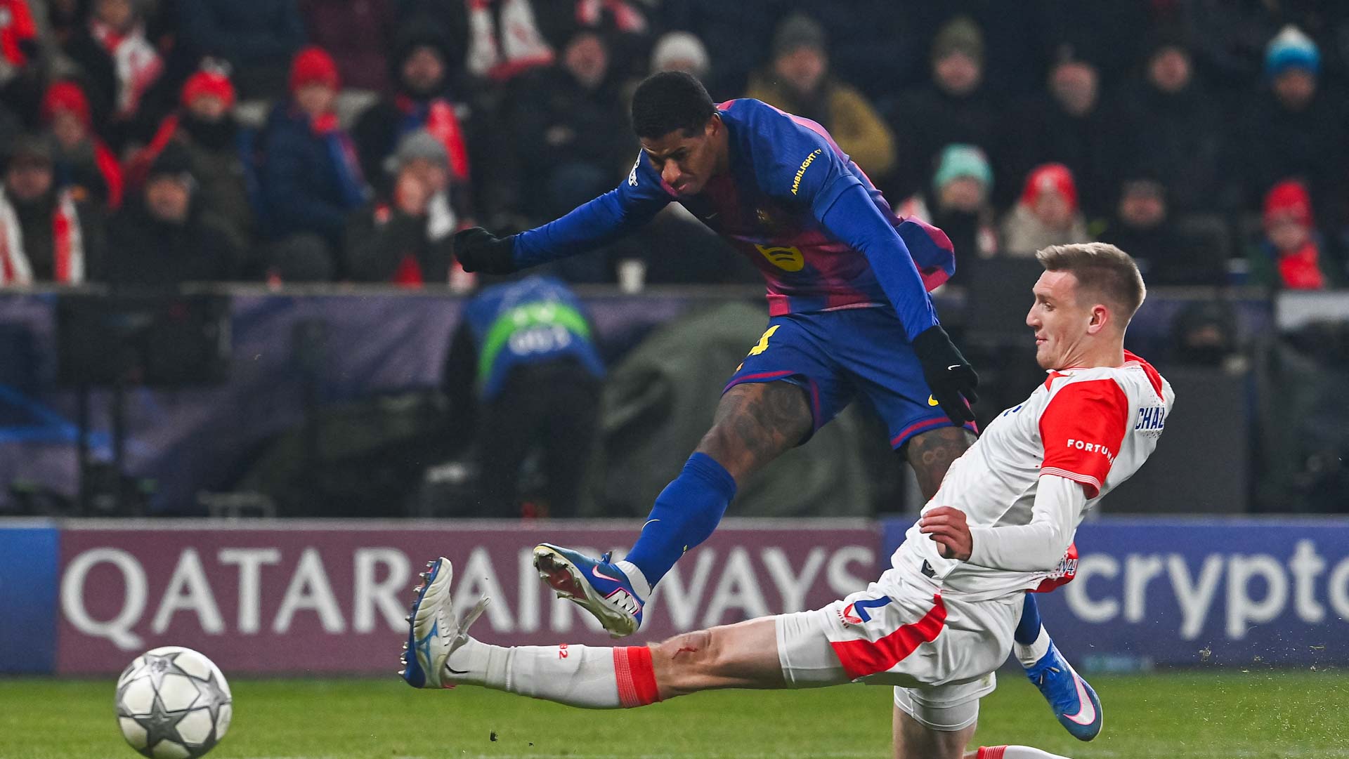 Barcelona close to Champions League knockout stage qualification