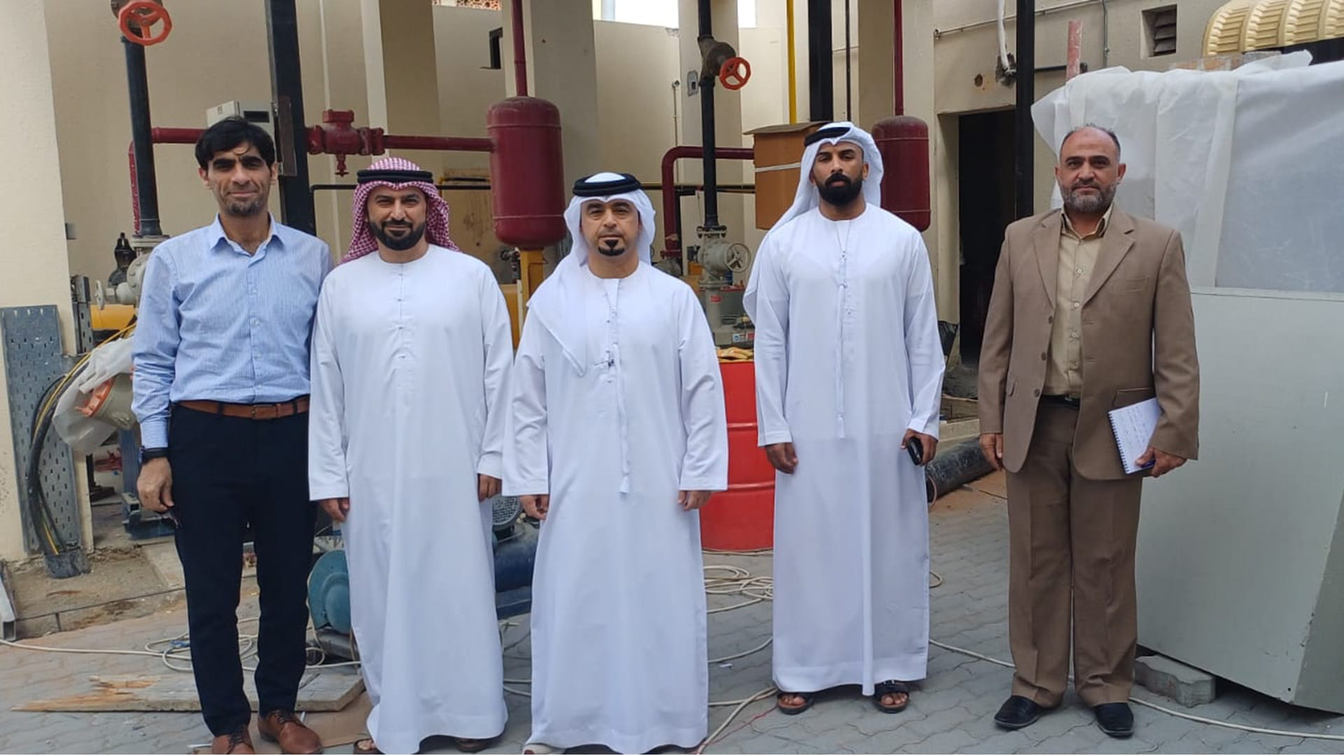 رئيس هيئة الشارقة للثروة السمكية يطّلع على مشاريع المناطق الشرقية