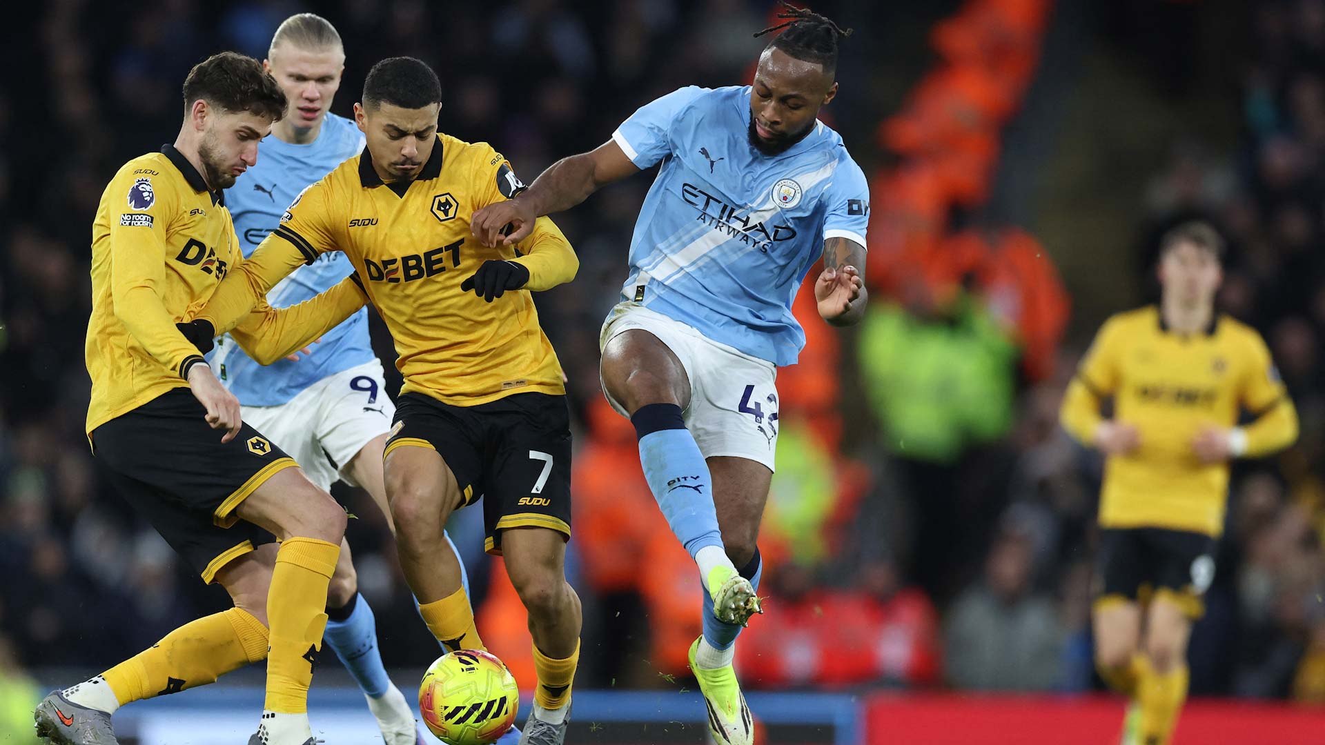 Manchester City ends winless streak with 2-0 victory over Wolves