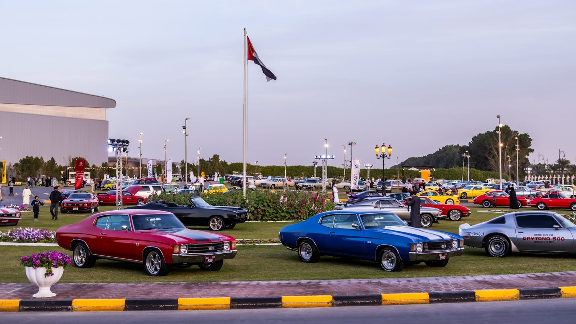 صورة بعنوان: مهرجان الشارقة للسيارات القديمة يسلّط الضوء على البُعد الإنساني 