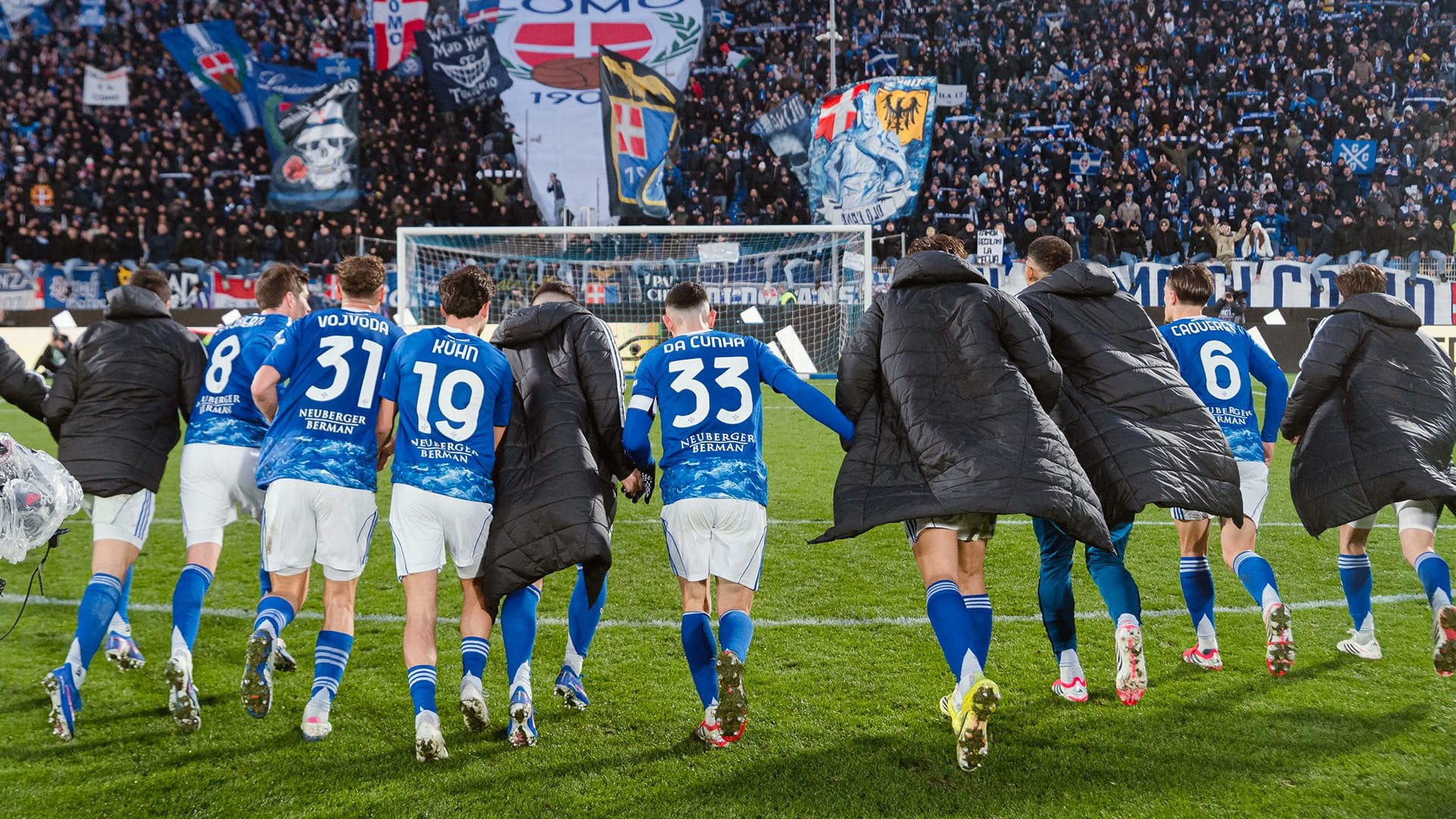 كومو يقسو على تورينو ويقترب من مربع الكبار في الدوري الإيطالي  