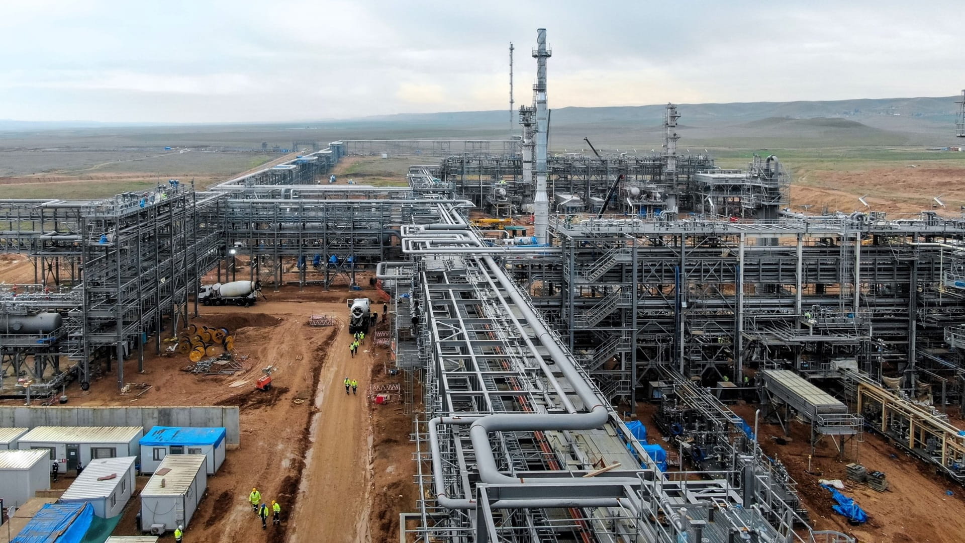 صورة بعنوان: "دانة غاز" ونفط الهلال توقعان اتفاقيات توريد غاز جمجمال للصناعة 