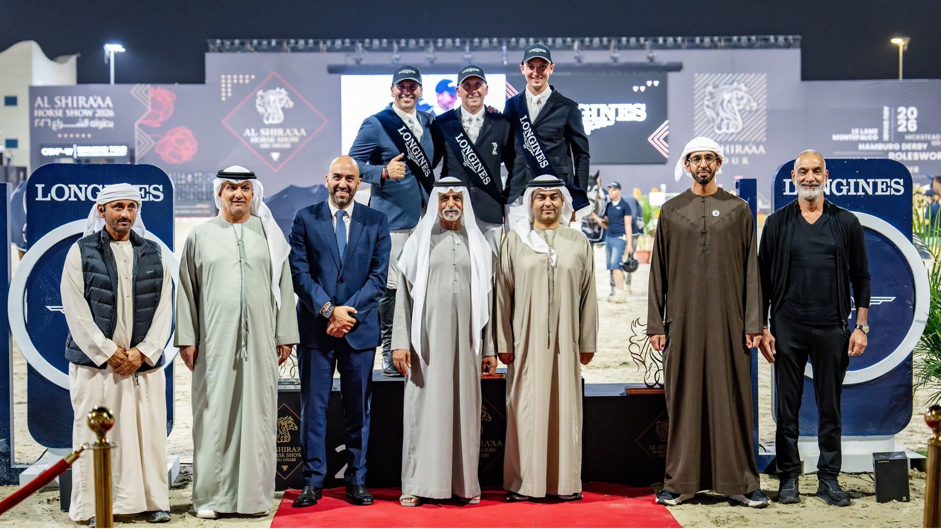 نهيان بن مبارك يسلم شين برين كأس بطولة الشراع الدولية لقفز الحواجز