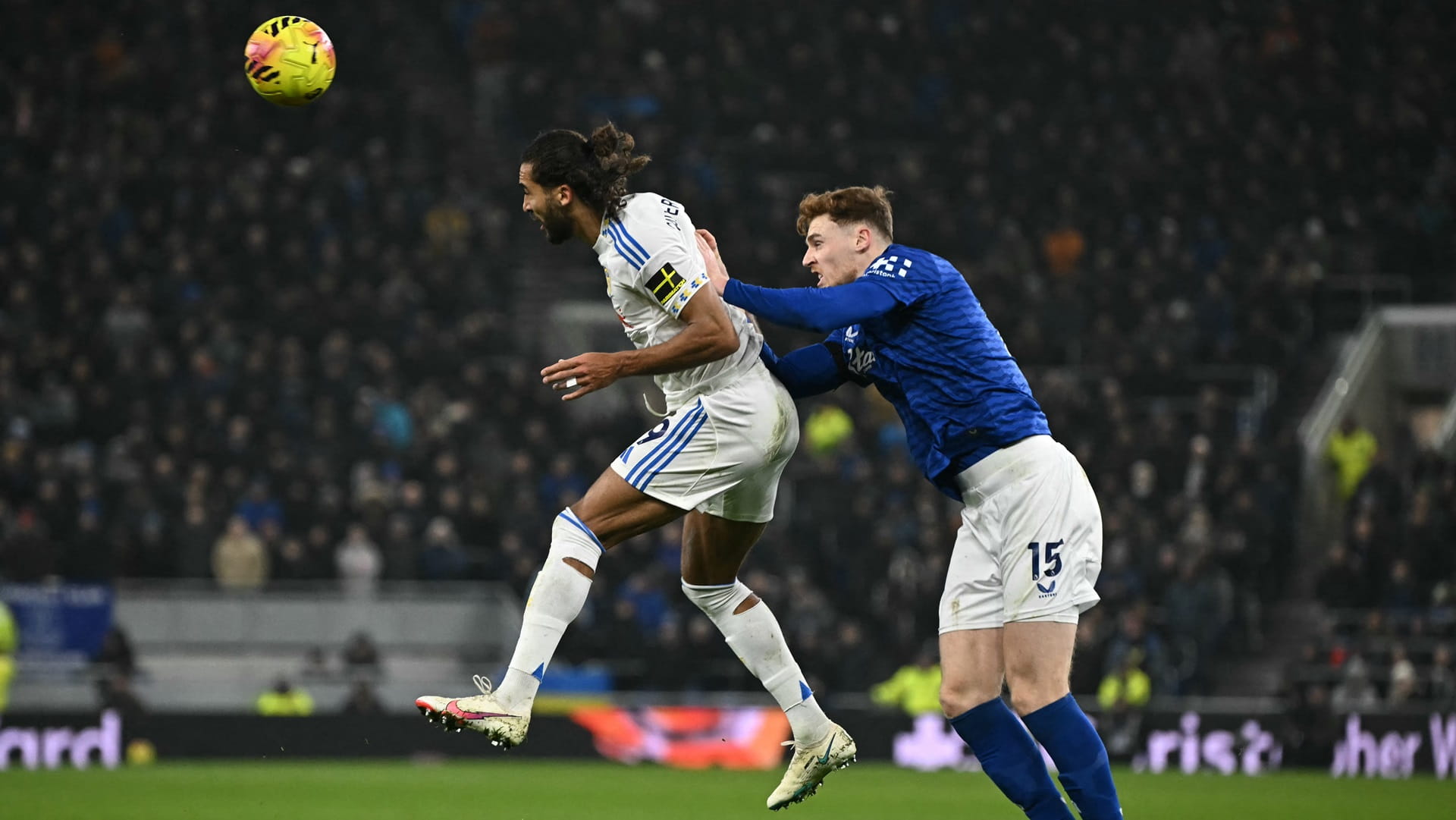 صورة بعنوان: ليدز يخطف نقطة التعادل الإيجابي من إيفرتون في الدوري الإنجليزي 