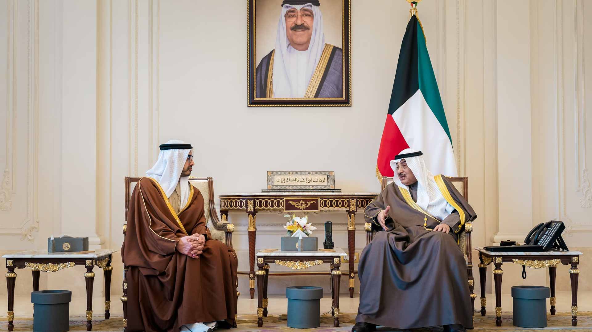 Crown Prince of Kuwait receives Abdullah bin Zayed 