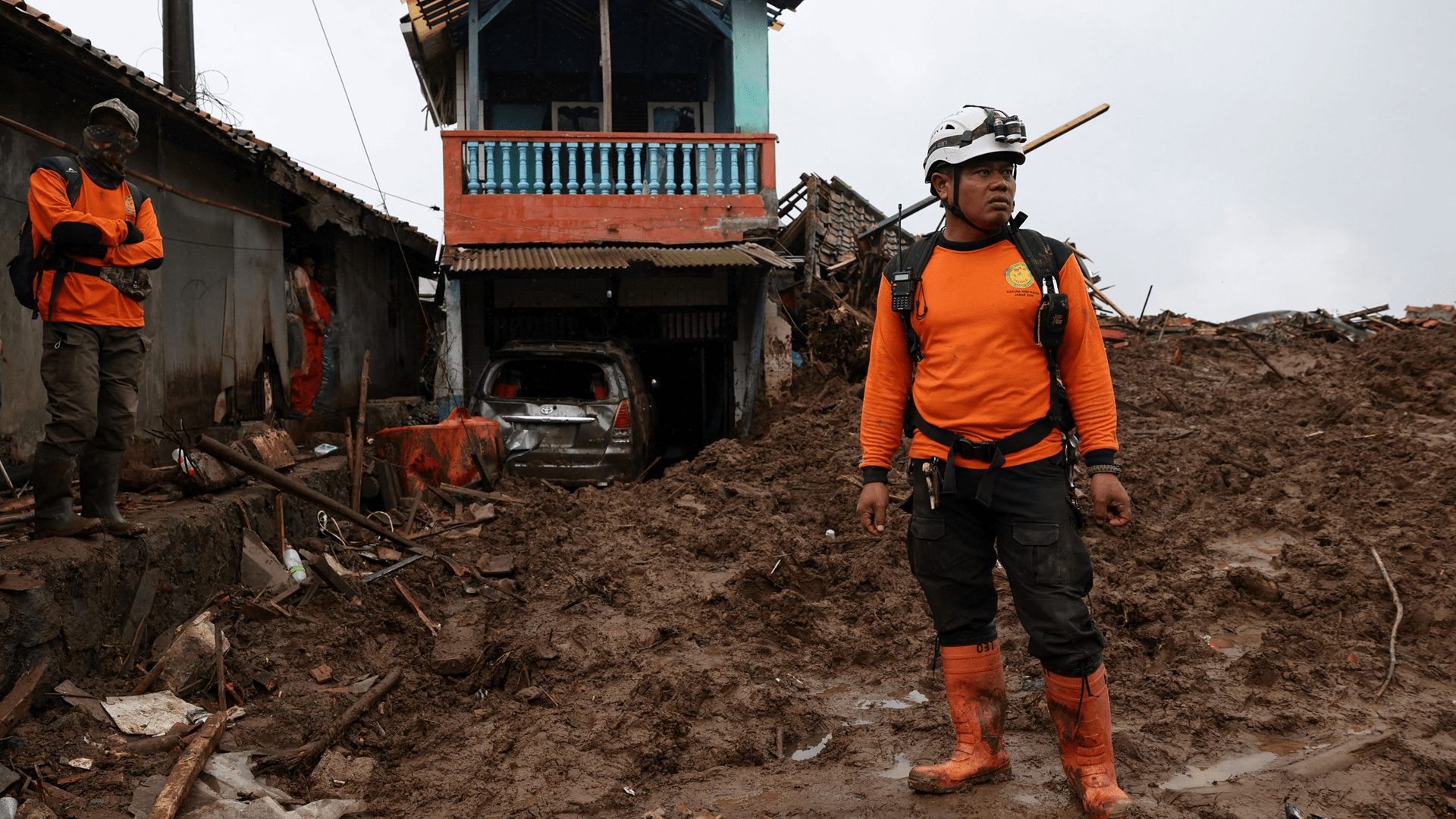 Death toll from Indonesian landslide climbs to 50