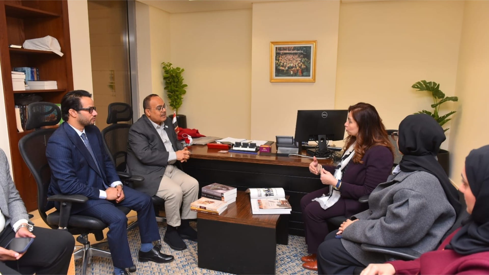 صورة بعنوان: معهد الشارقة للتراث يزور المركز القومي للترجمة لتعزيز التعاون 