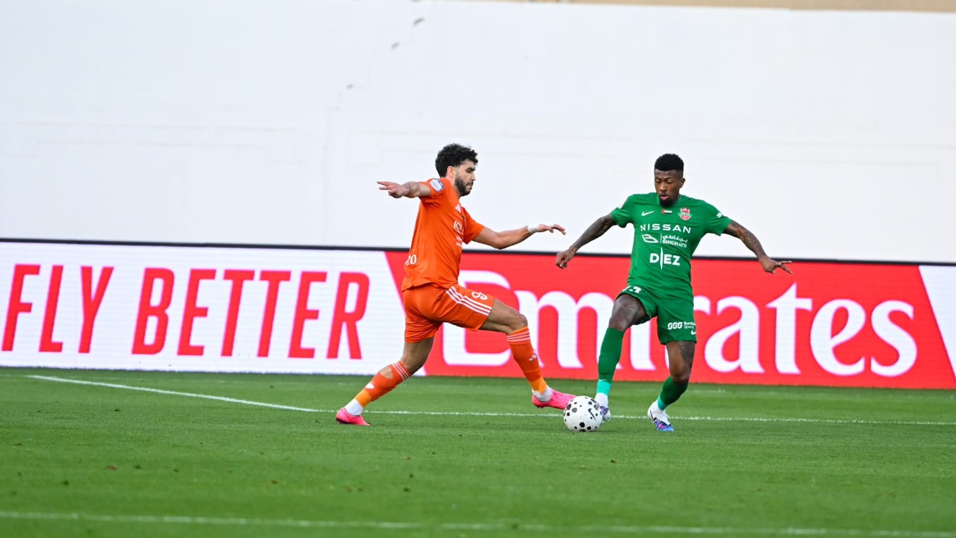 شباب الأهلي يستعيد صدارة دوري أدنوك للمحترفين 