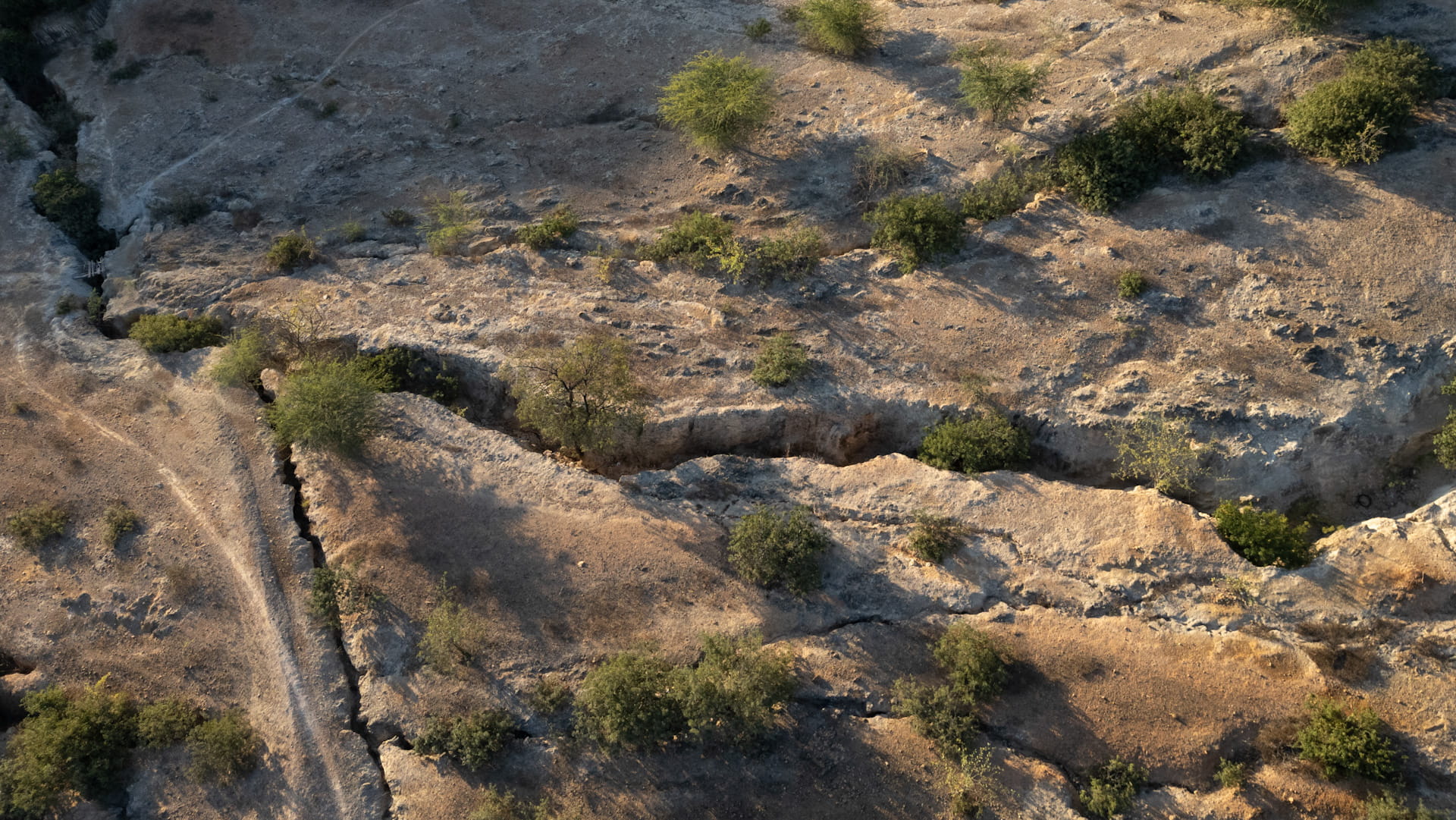 في دراسة بيئية.. تغير المناخ يسرّع عملية تصدّع القارة الإفريقية 