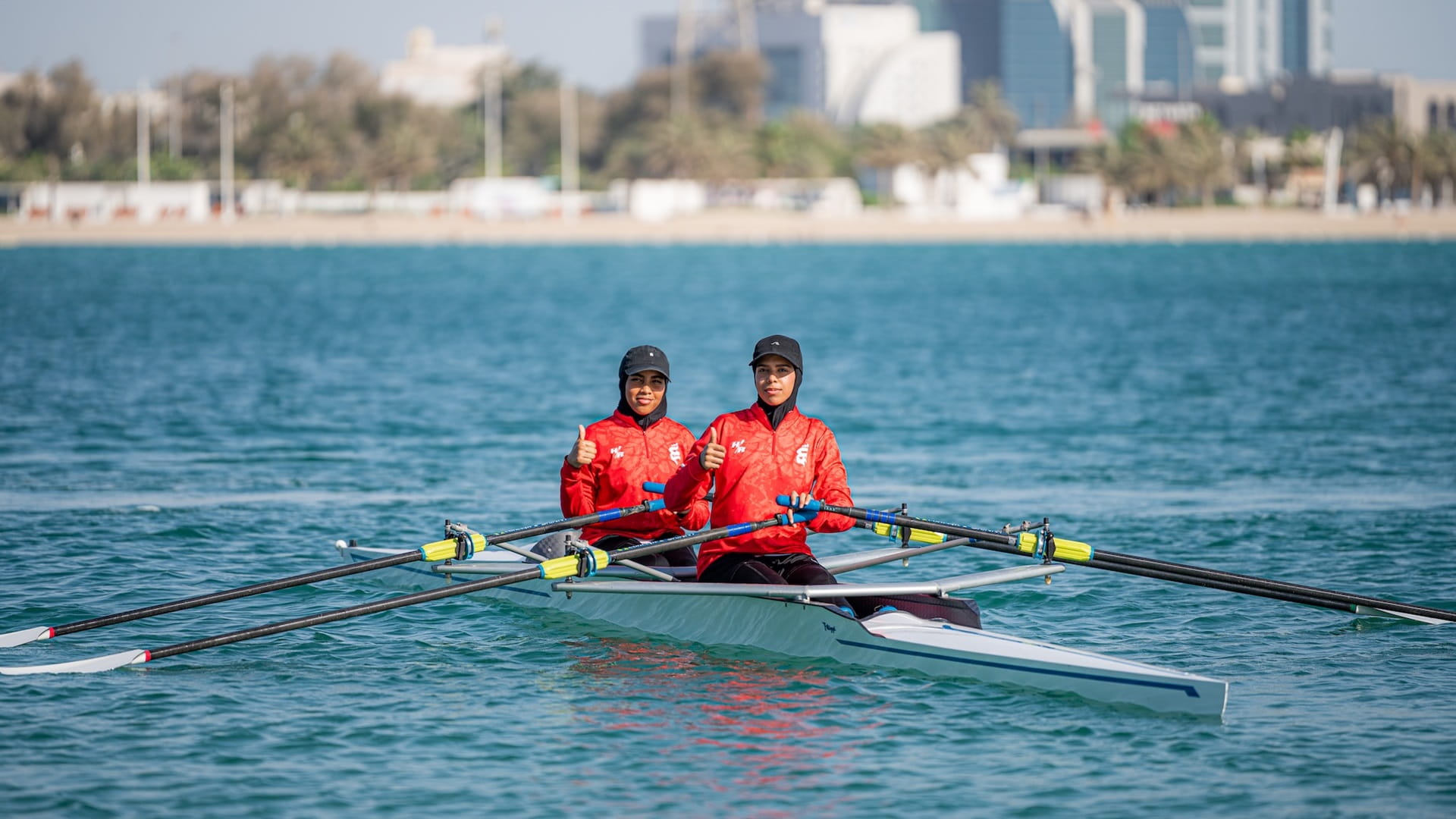 صورة بعنوان: التجديف يسجّل ظهوره الأول في "عربية السيدات 2026" بالشارقة 