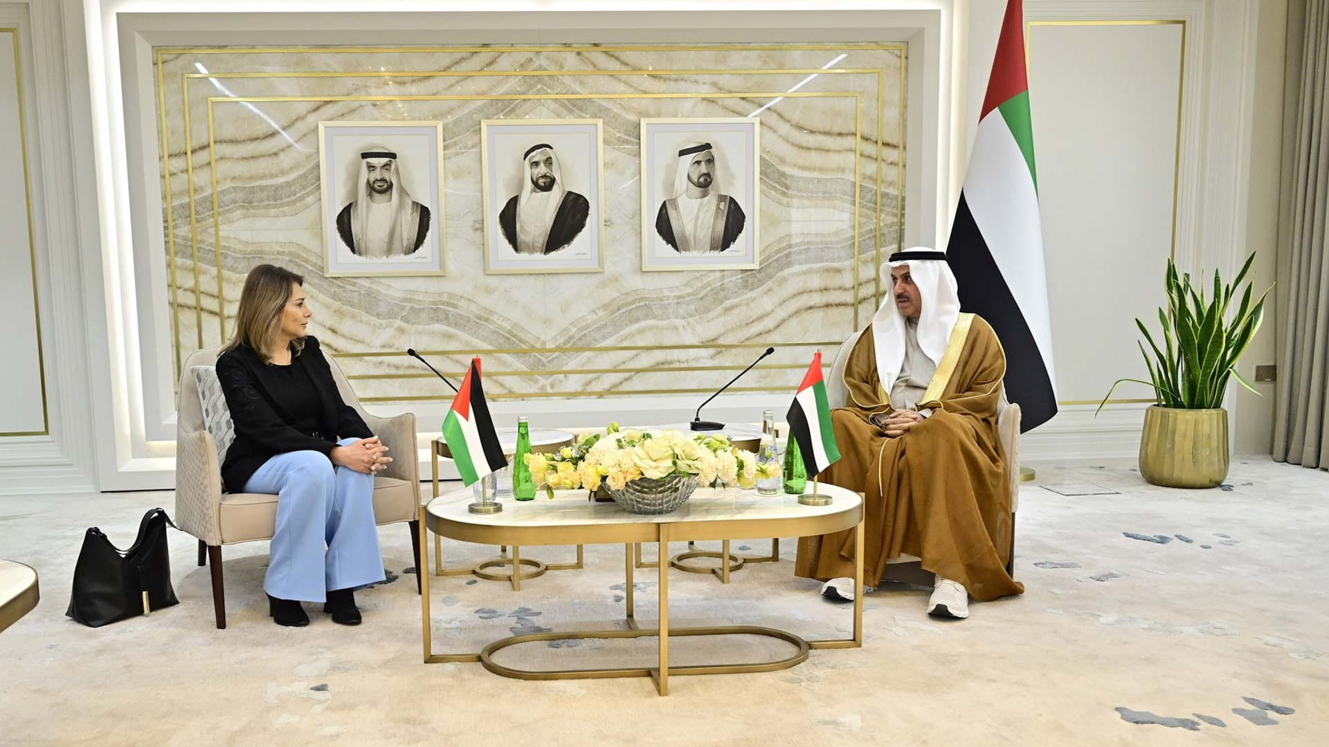 صورة بعنوان: صقر غباش يستقبل مساعد رئيس مجلس الأعيان بالمملكة الأردنية الهاشمية 