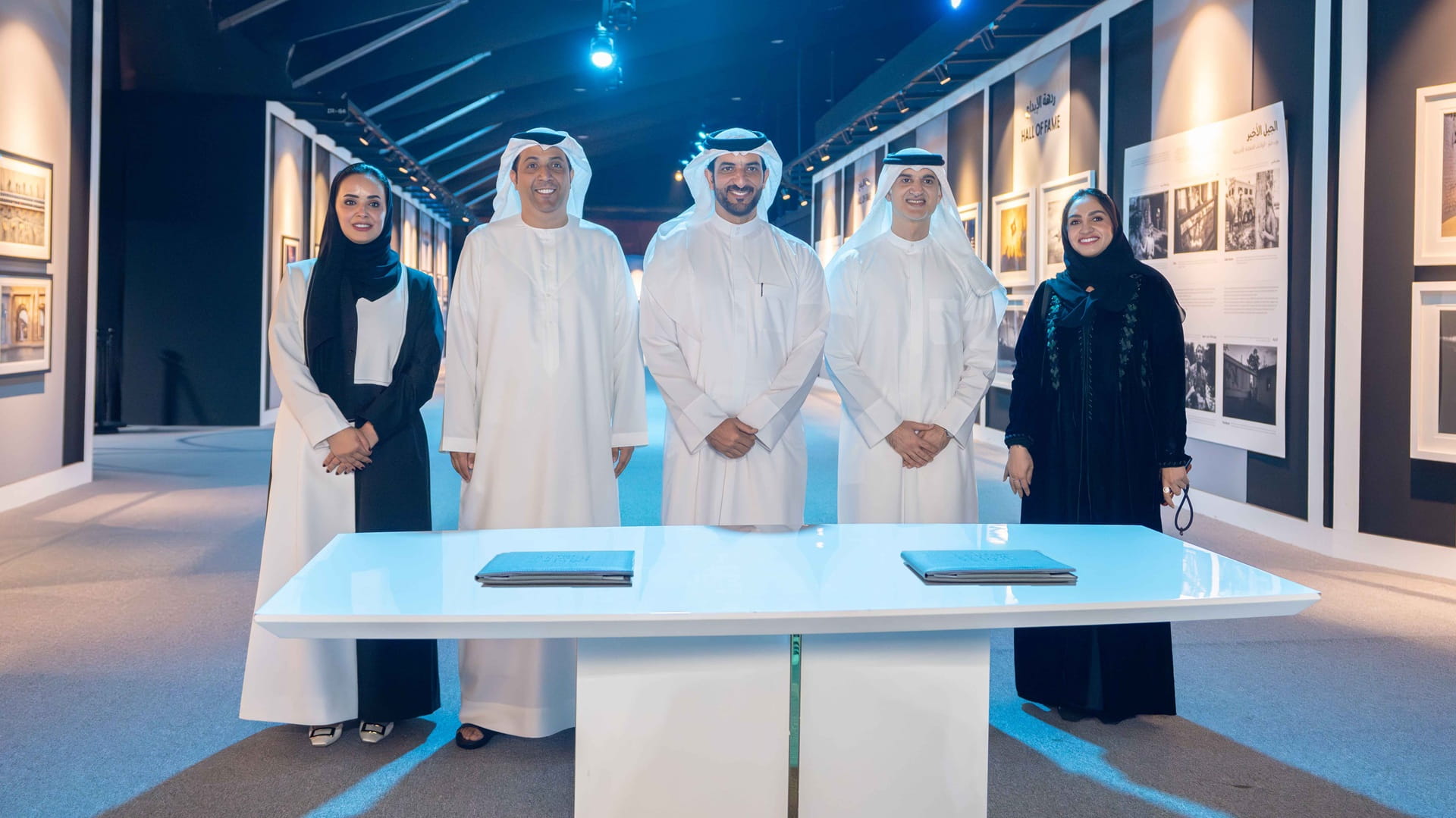 سلطان بن أحمد يشهد توقيع عقد رعاية بين "اكسبوجر" وبنك الاستثمار