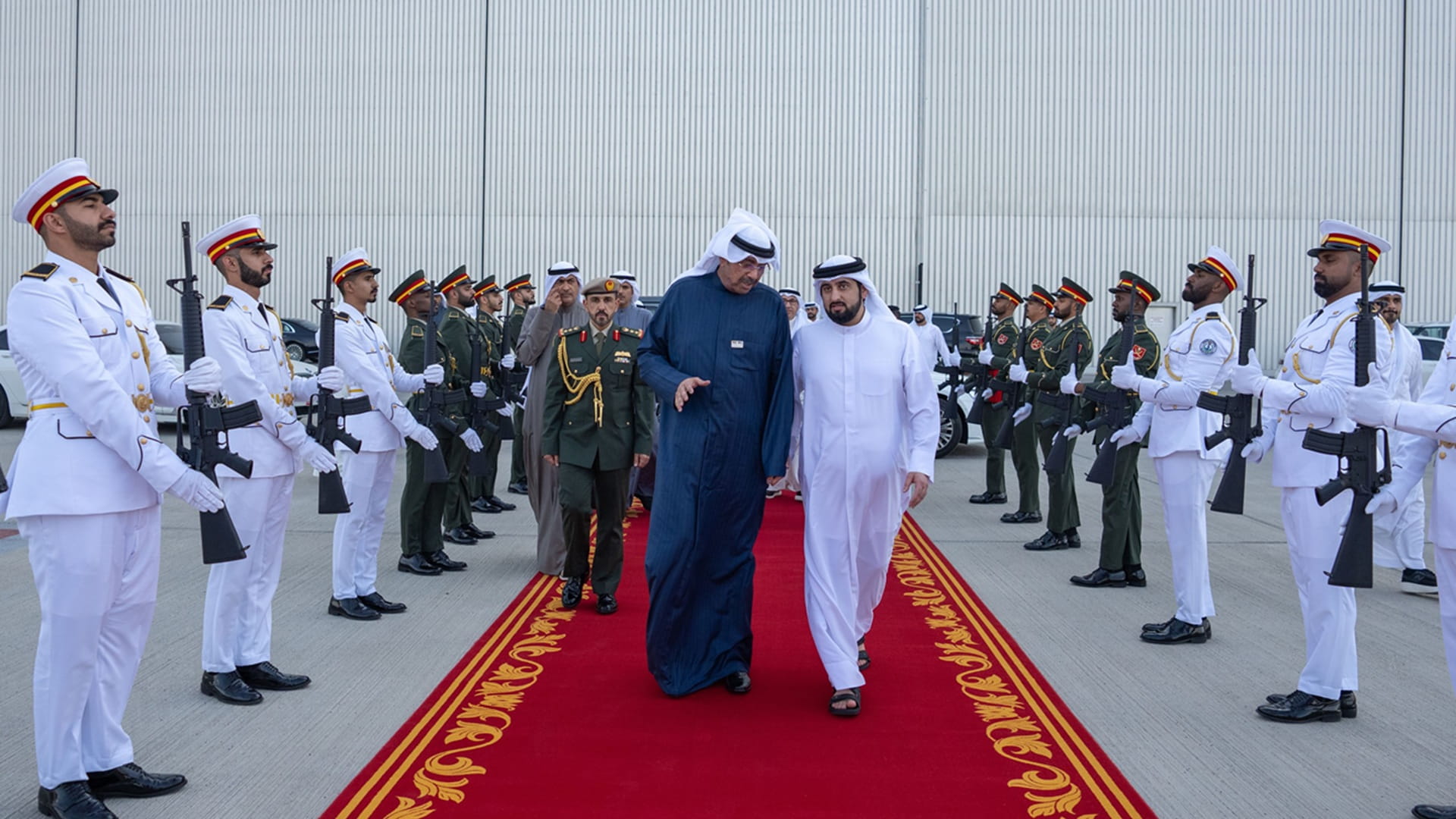 Ahmed bin Mohammed sees off Kuwait Minister of Defence