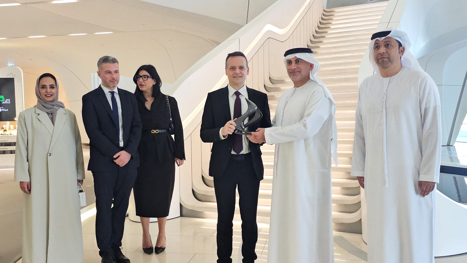 عمدة أثينا: اكسبوجر منصة فريدة تعزز التبادل الثقافي مع الشارقة 