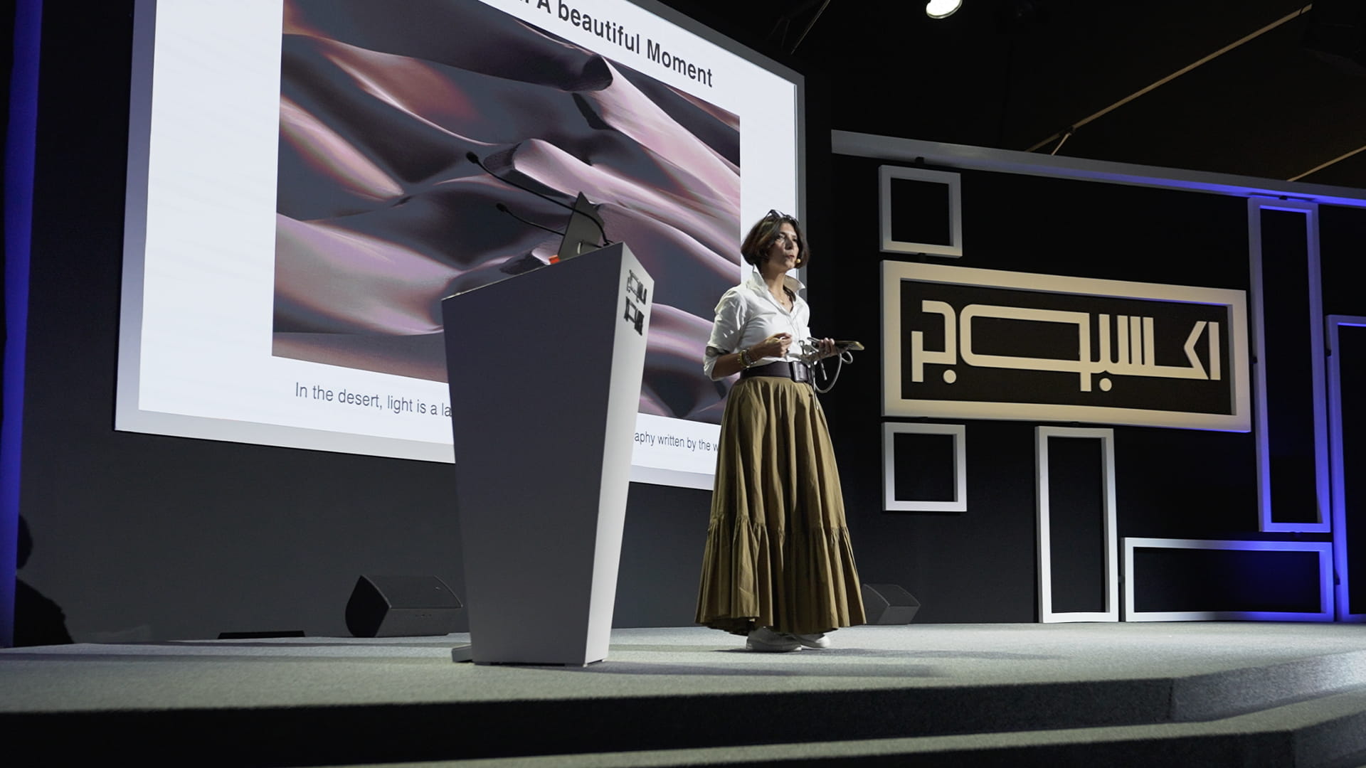  في اكسبوجر.. صحاري الإمارات قصائد بصرية ينسجها الضوء برمال ذهبية 