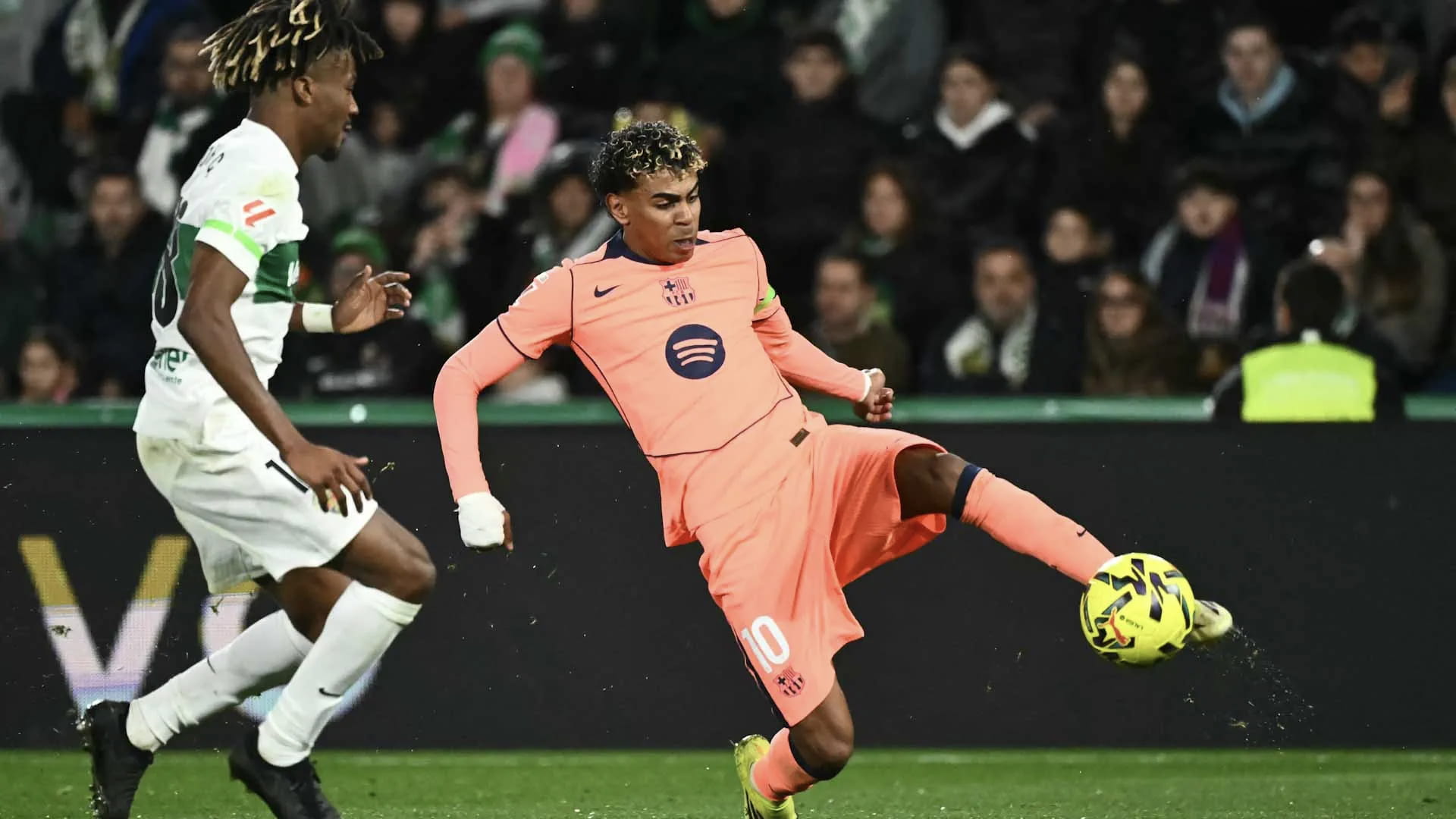 Barcelona maintain La Liga lead with Elche victory 