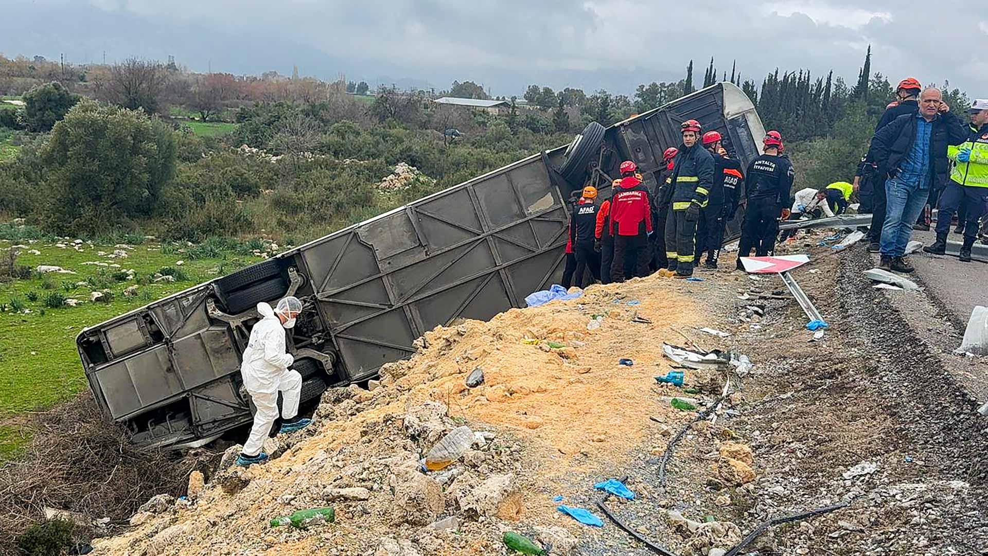 وفاة 16 شخصاً وإصابة 30 بجروح في حادثيْ سير مؤلمين في تركيا