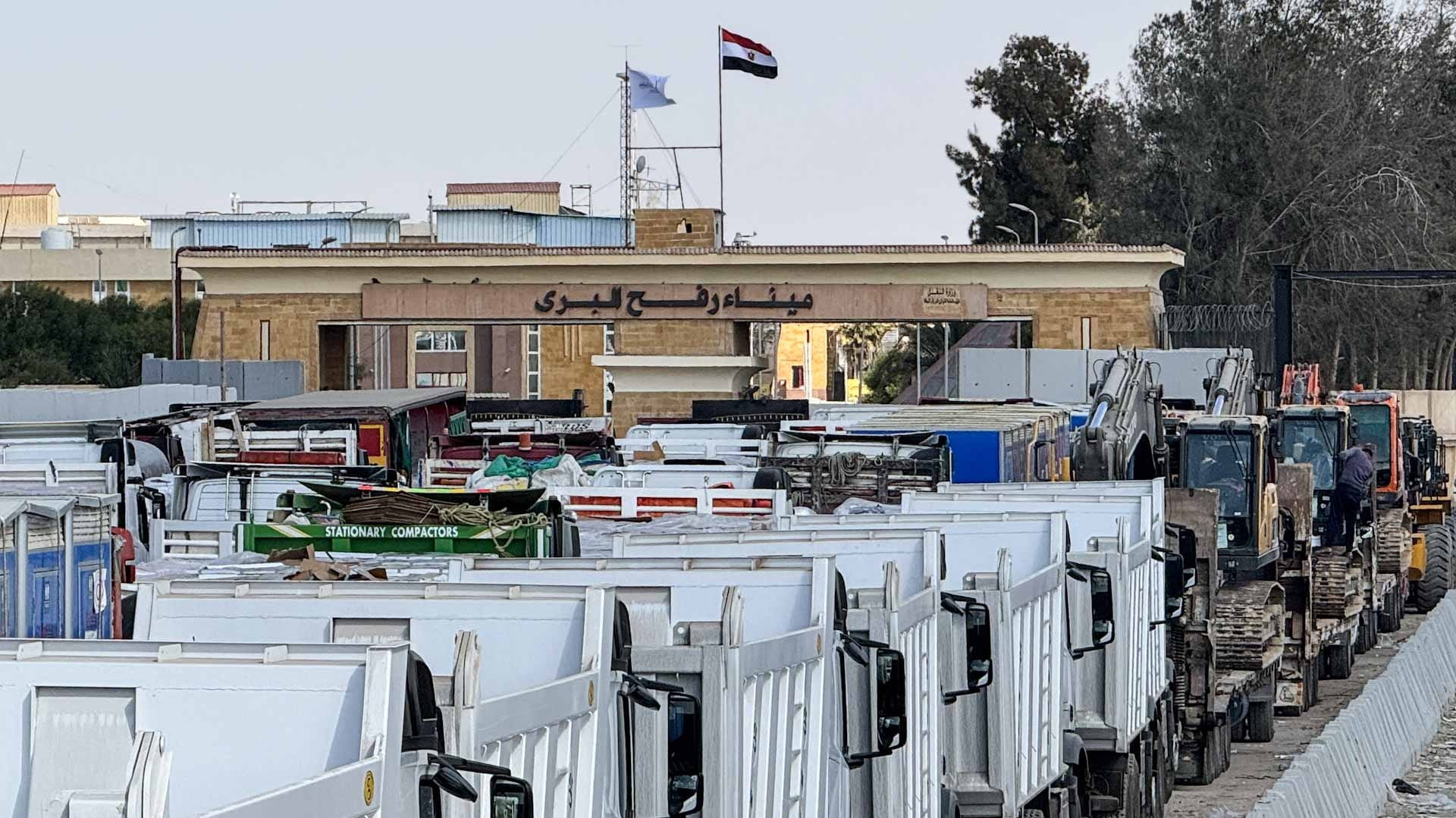 إسرائيل تعيد فتح معبر رفح جزئياً للأفراد تحت رقابة مشددة  