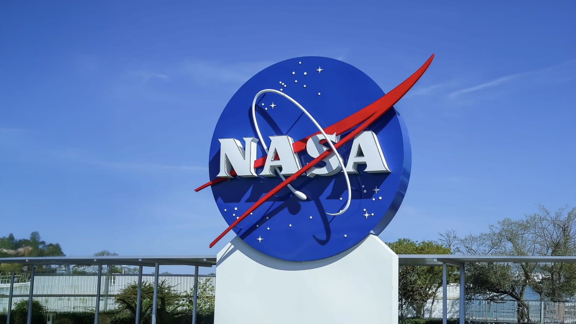 "ناسا" تؤجل أول رحلة مأهولة إلى القمر بسبب الطقس البارد 