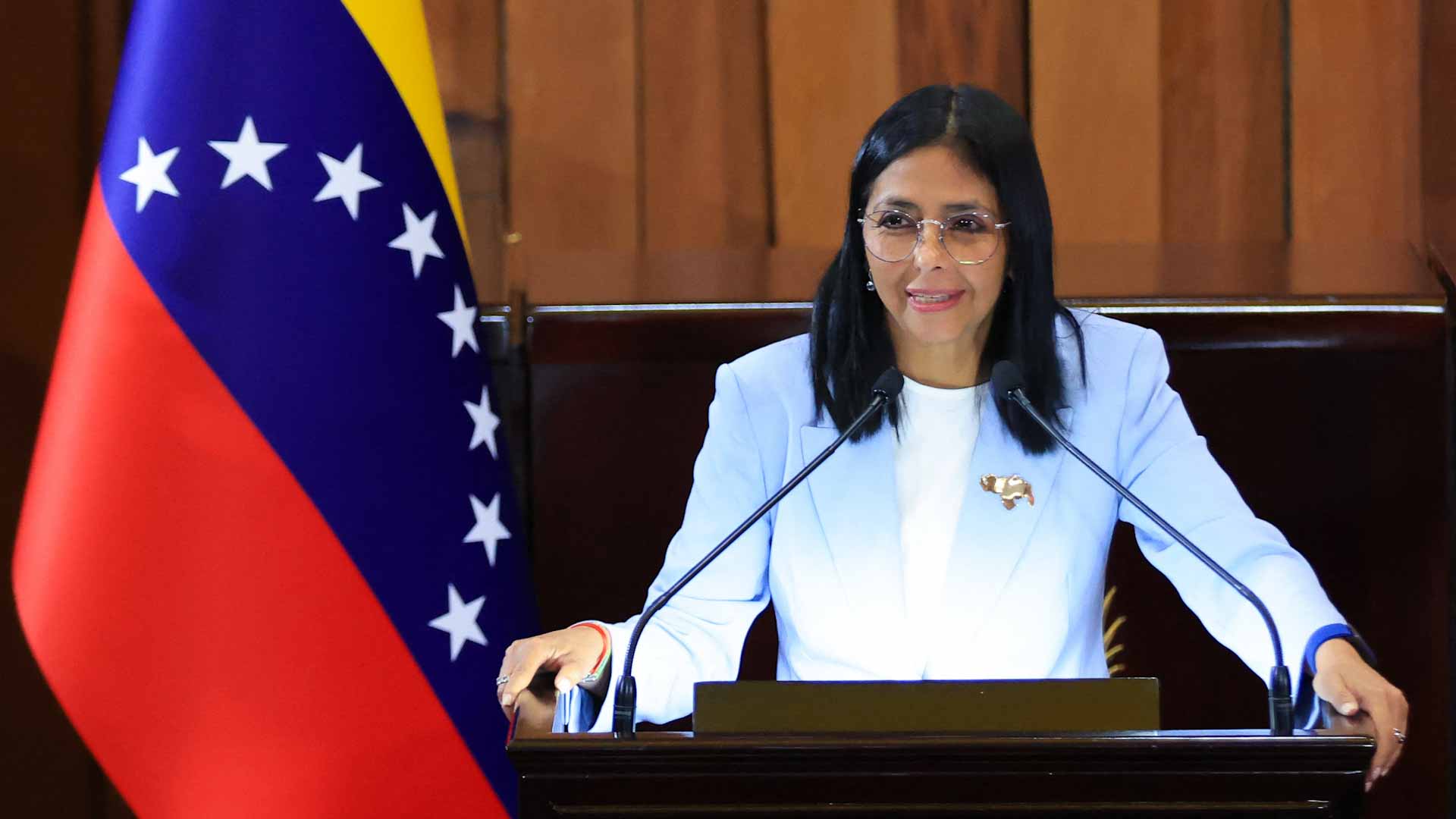 رئيسة فنزويلا بالوكالة تعلن عفواً عاماً وتغلق سجناً سيئ الصيت