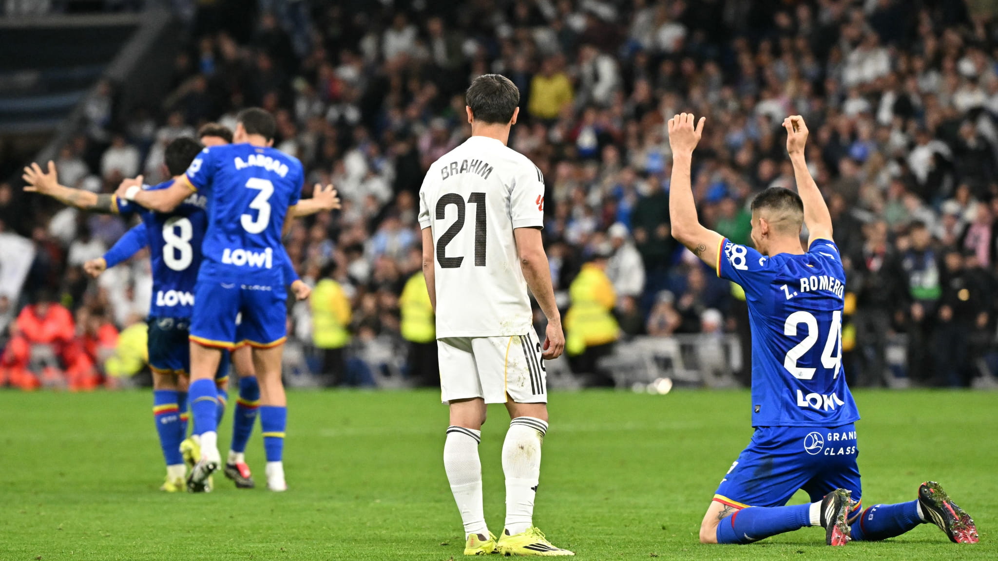 Getafe edge Real Madrid to hand Barça advantage 