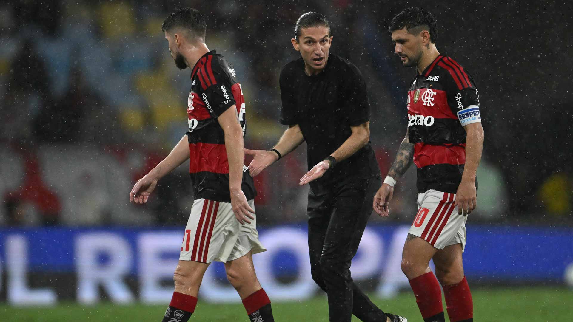 نادي فلامنغو البرازيلي يقيل مدربه فيليبي لويس