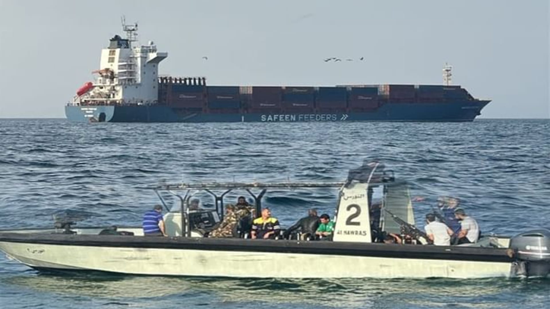 صورة بعنوان: البحرية العمانية تنقذ 24 بحاراً بعد استهداف سفينة بصاروخين 