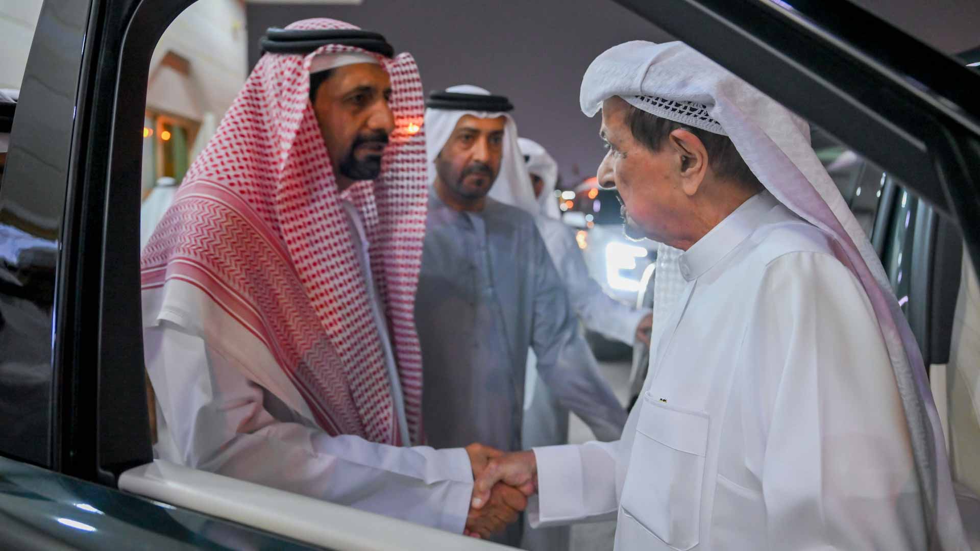 حاكم عجمان وولي عهده يقدمان واجب العزاء في وفاة عائشة ماجد العفاري