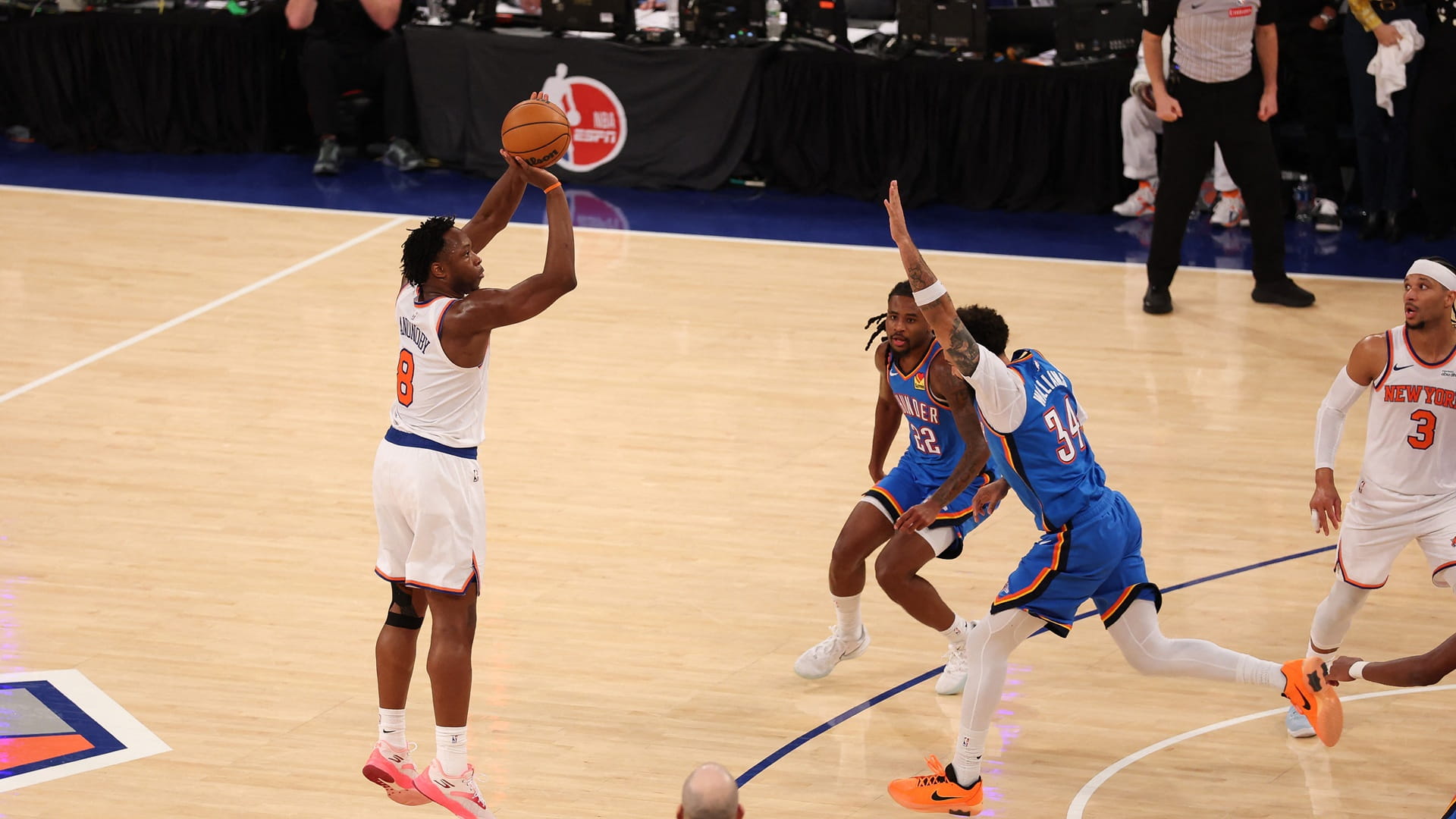 صورة بعنوان: أوكلاهوما سيتي يتخطى نيويورك نيكس بصعوبة في السلة الأميركية 