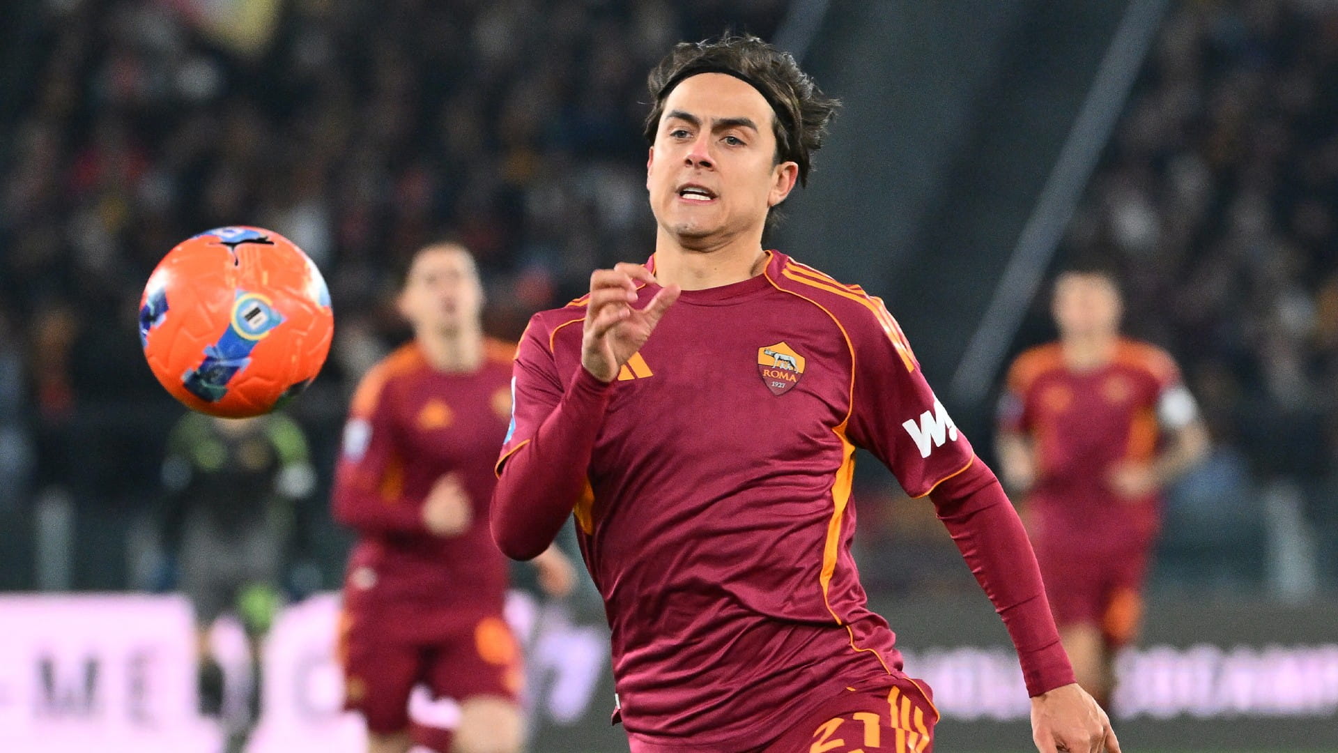 نادي روما الإيطالي يخسر جهود ديبالا لمدة شهر ونصف