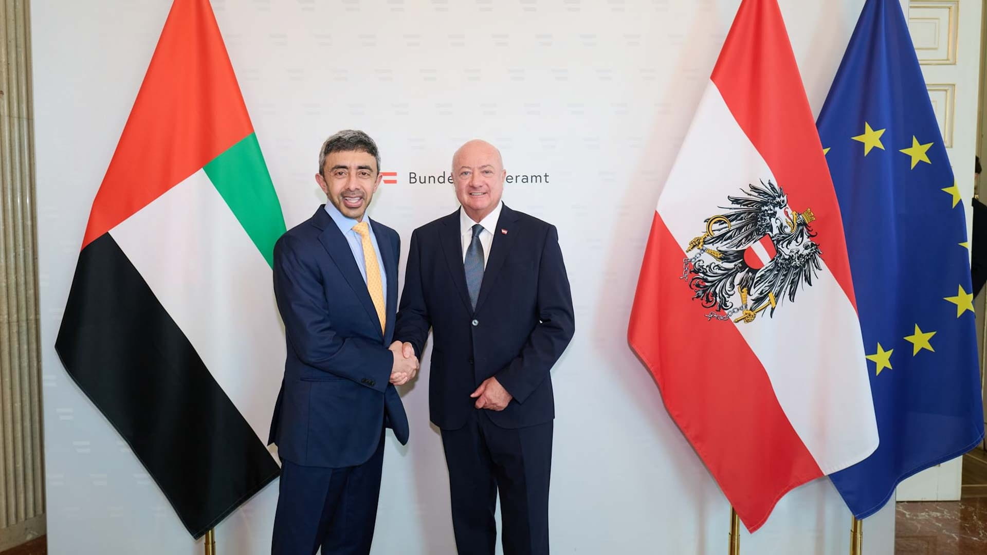 Abdullah bin Zayed meets Austrian Chancellor in Vienna