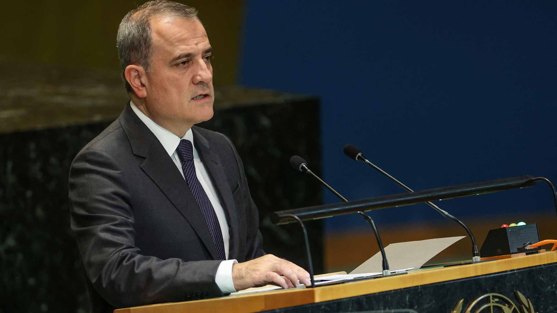 حفاظاً على سلامتهم.. أذربيجان تجلي دبلوماسييها من إيران 